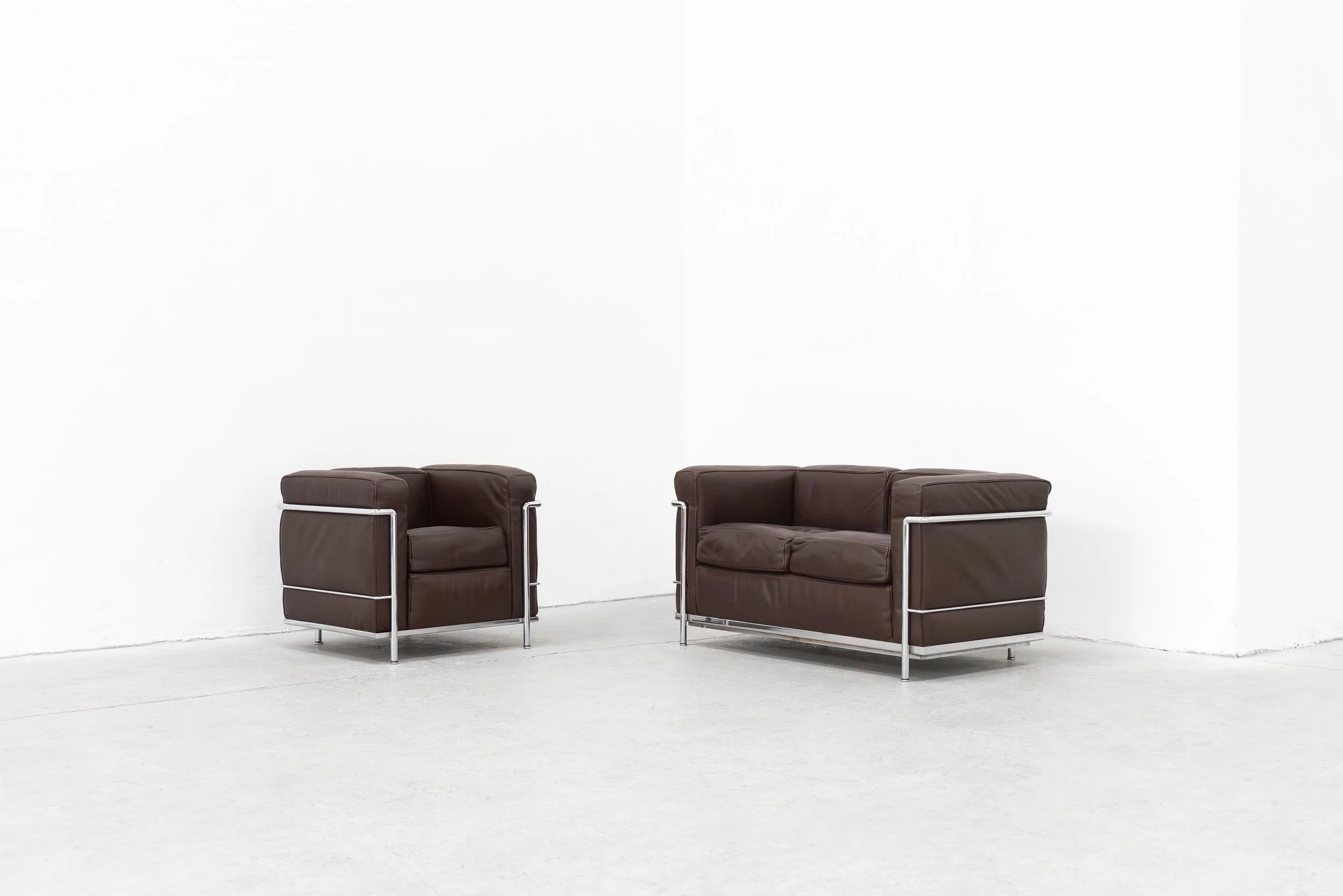 Set aus seltenem "LC2" Sofa + Sessel der ersten Serie von Le Corbusier, Perriand, Jeanneret für Cassina in braunem Leder, 1928