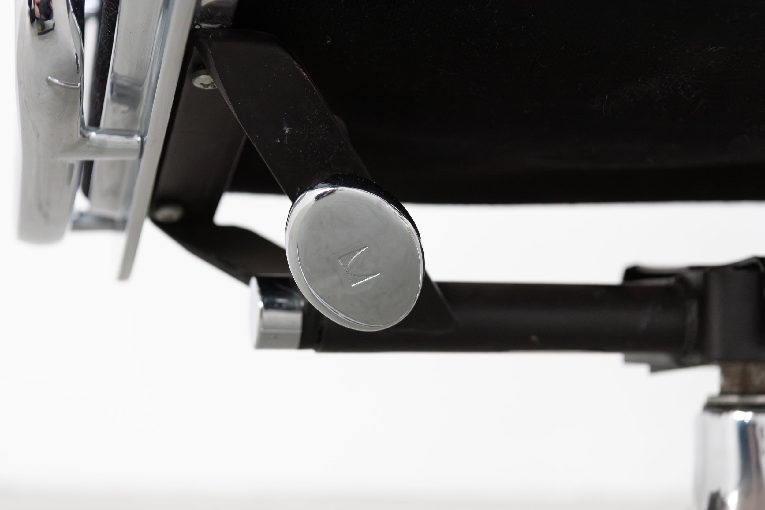 ea 124 lounge chair mir gelbchromatierung ottoman-10.jpg