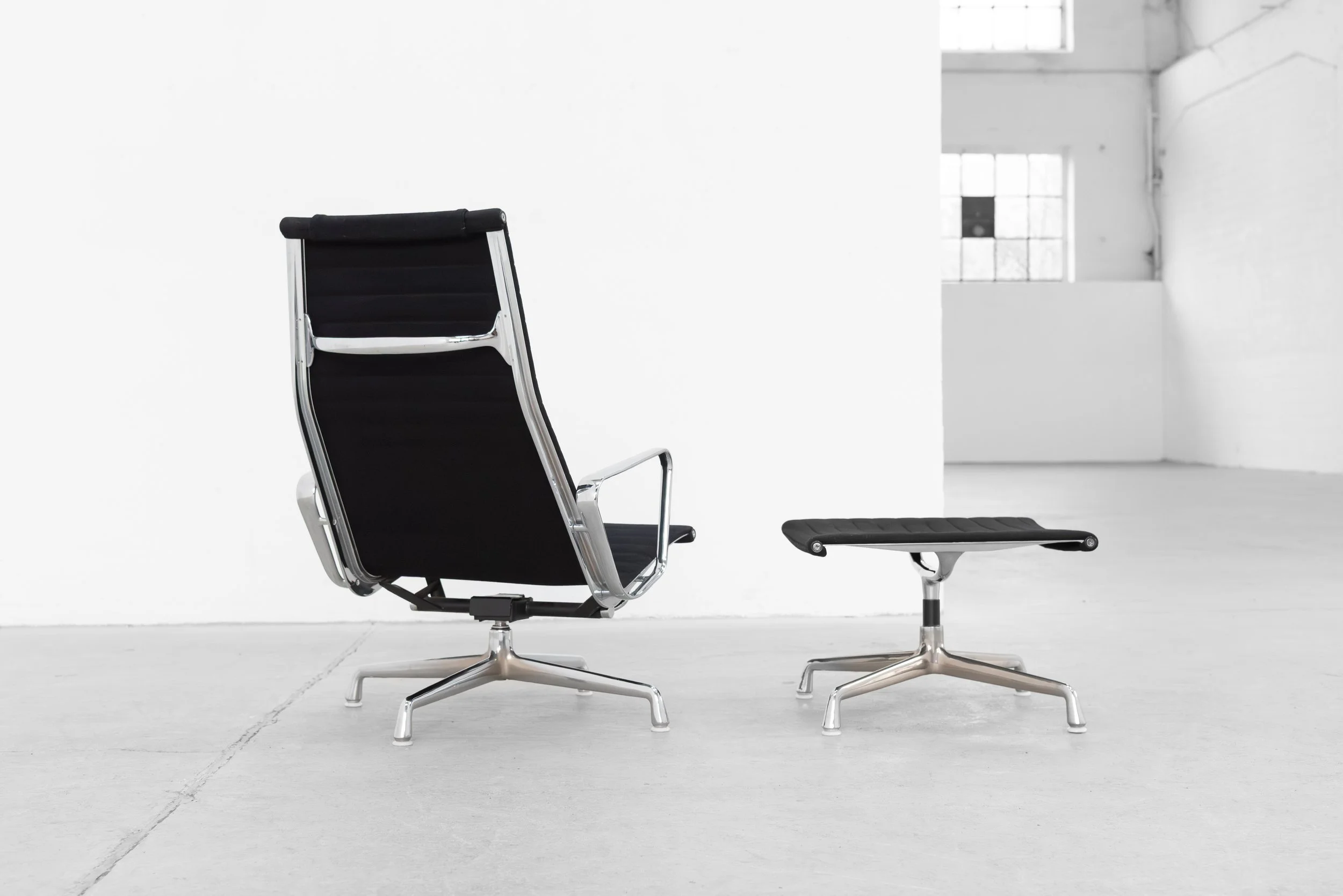 ea 124 lounge chair mir gelbchromatierung ottoman-14.jpg