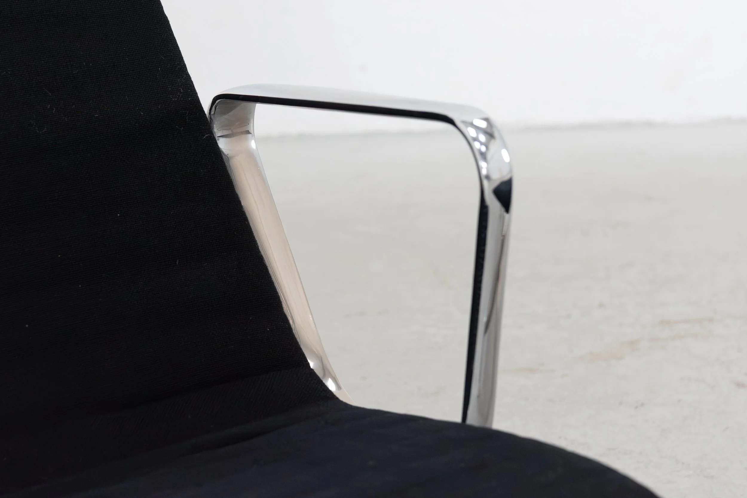 ea 124 lounge chair mir gelbchromatierung ottoman-9.jpg