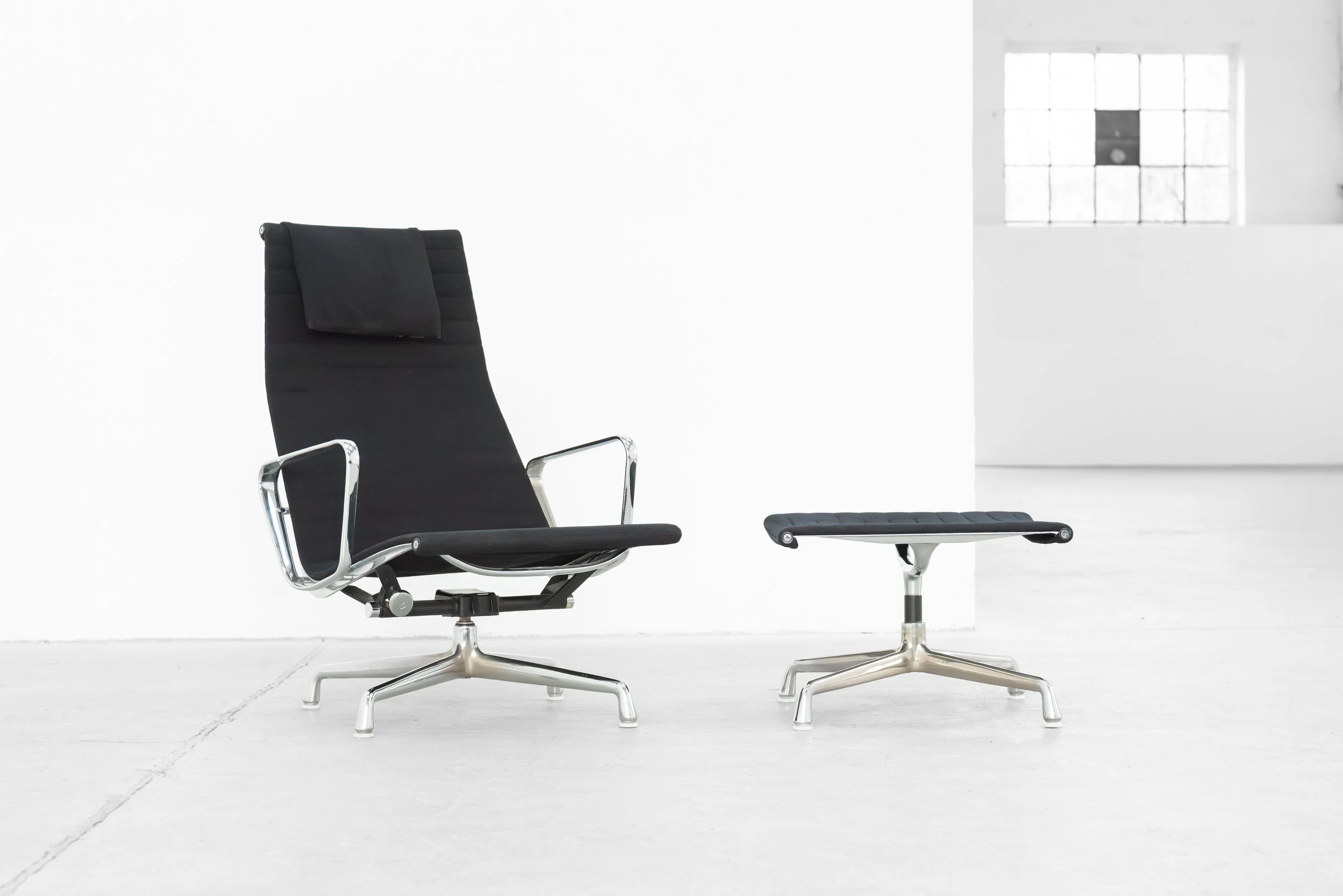 ea 124 lounge chair mir gelbchromatierung ottoman-16.jpg