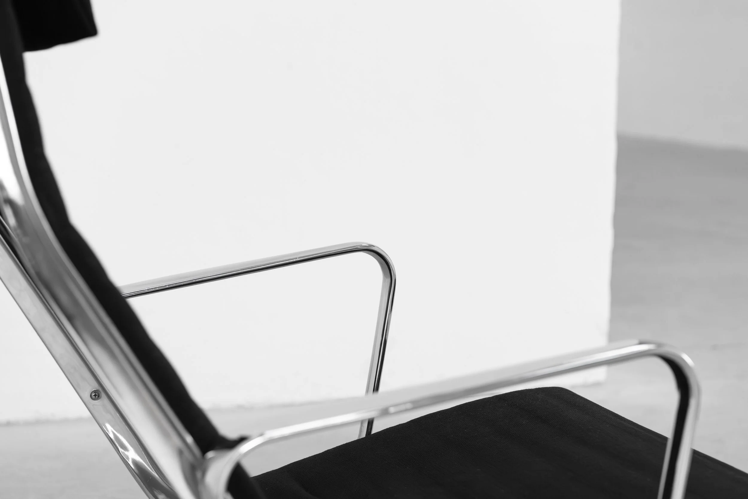 ea 124 lounge chair mir gelbchromatierung ottoman-6.jpg