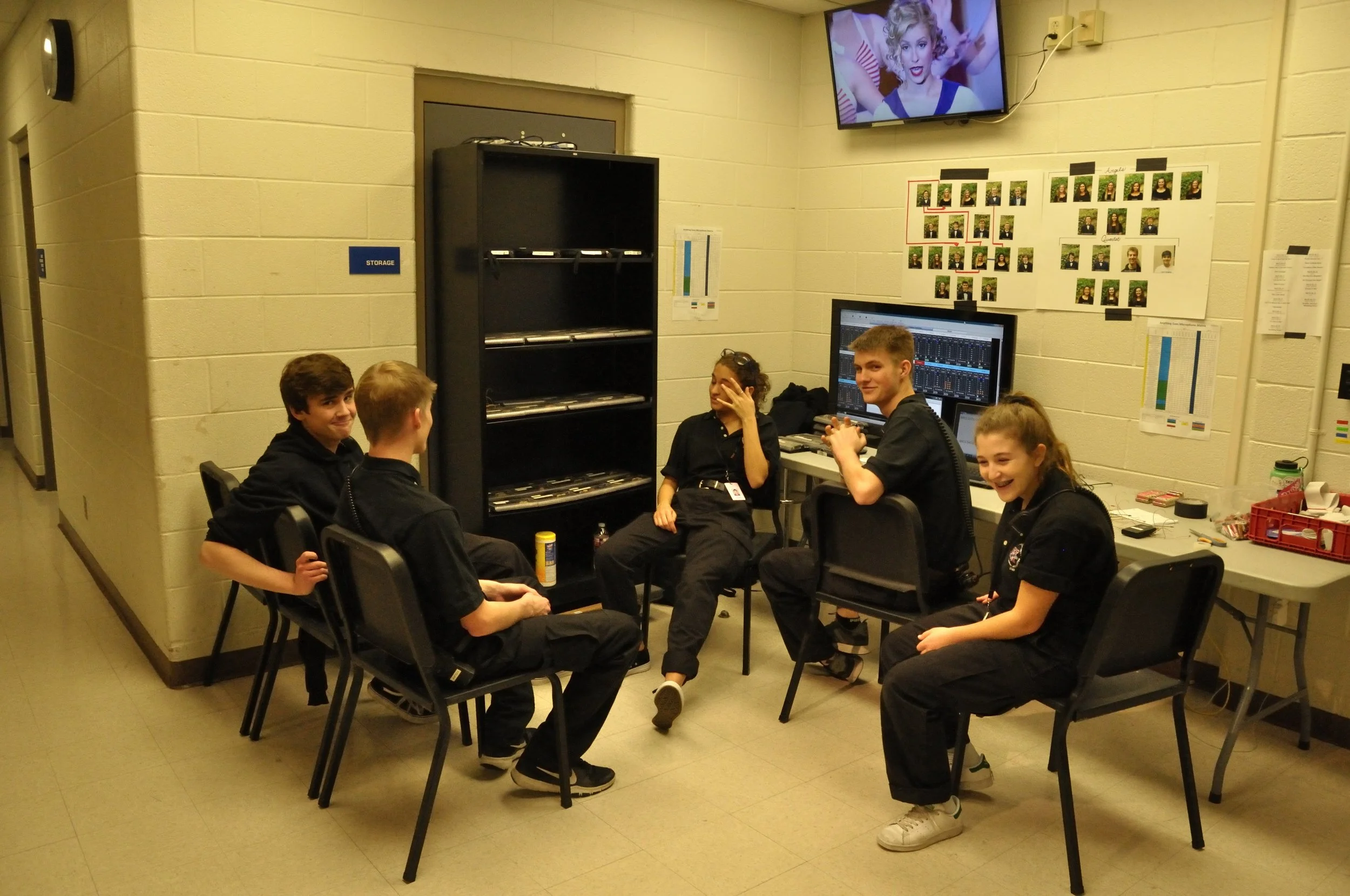 BehindScene_00001_01.jpg
