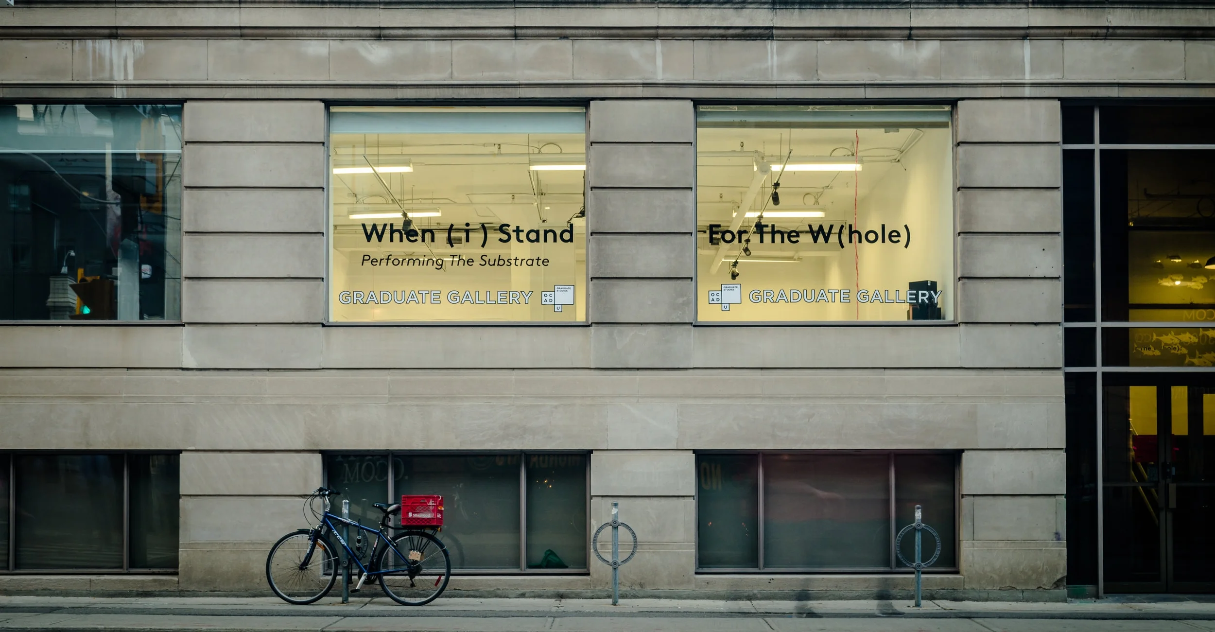 When ( i ) Stand for the W(hole): Je maintiens mon être entre deux parenthèses embrassées
