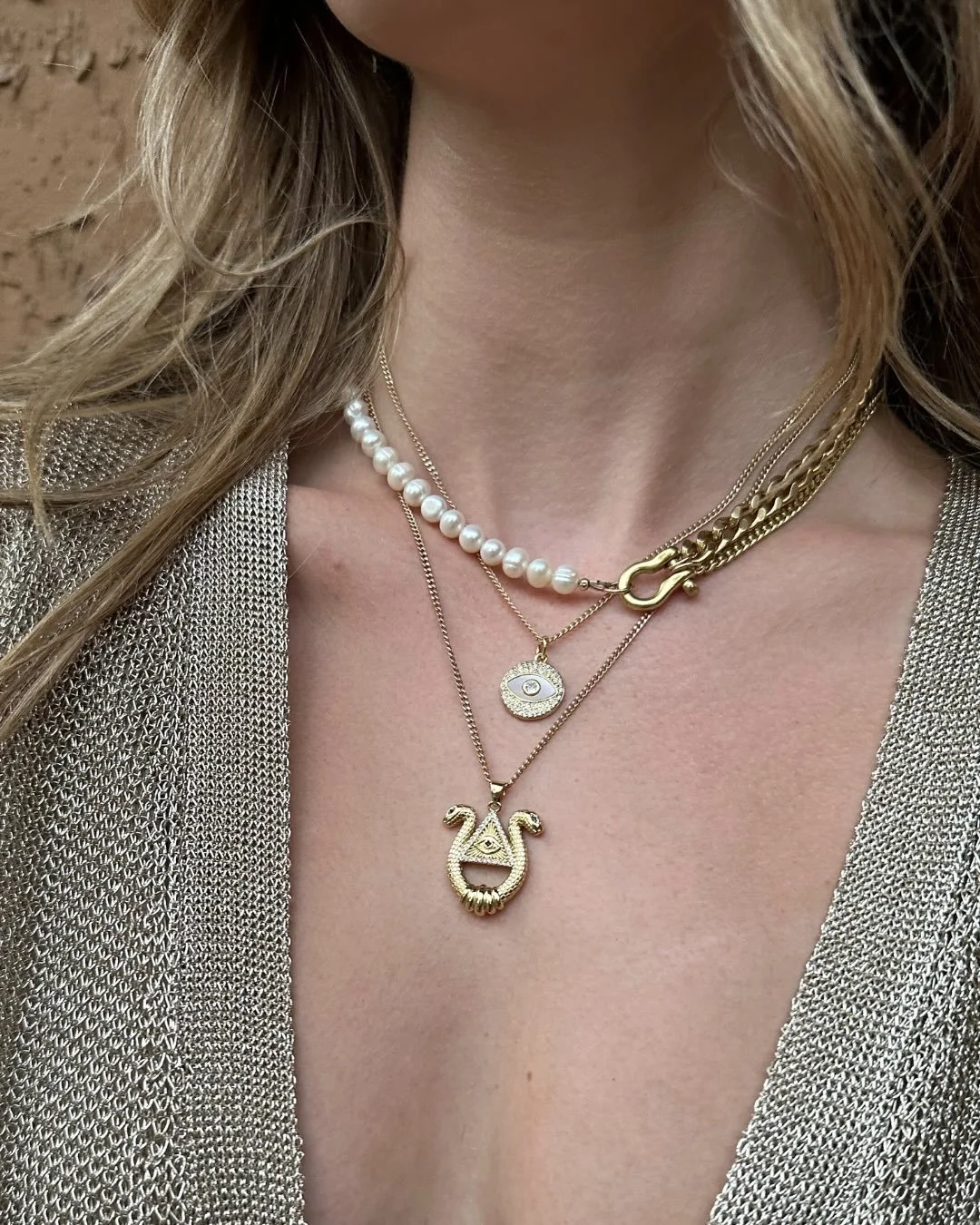 Some gifts never miss. Pearls carry memory, meaning, and an ageless beauty that moves effortlessly through every season.

Discover our full world of pearl styles and find the perfect one to give &mdash; or to keep ; ) 

#Rachelnathan #Holidaygiftidea