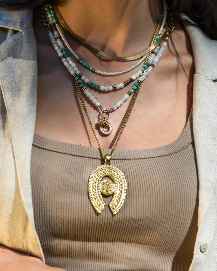 Keep it cool and expressive. A signature palette of pearl and turquoise, designed for effortless mixing, seasonal layering, and the kind of western glamour that feels right all spring ❤️&zwj;🔥

Styled here: 
Classic: Herringbone 5mm 
Classic: Mini B