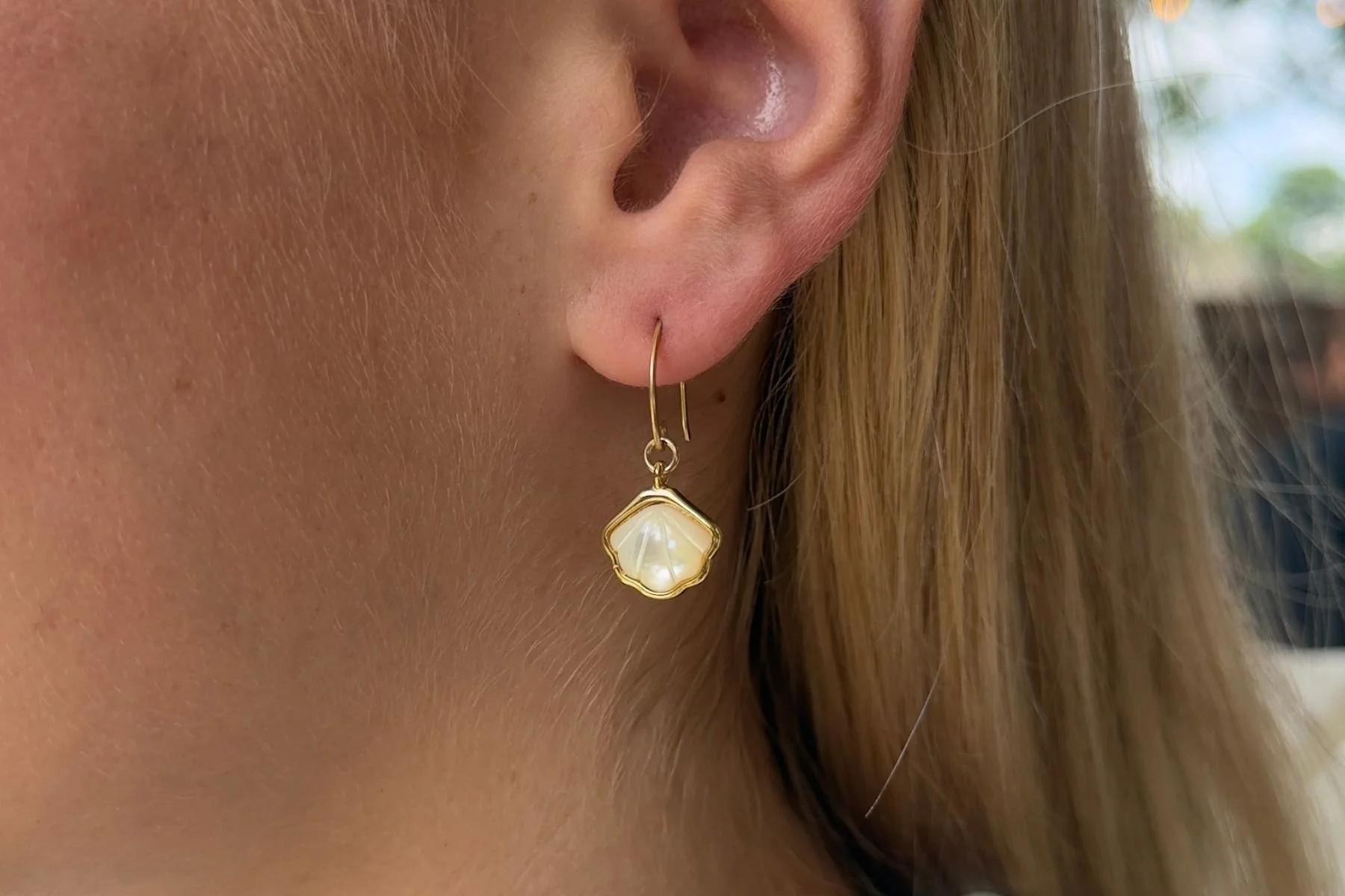 MOP SEASHELL HOOK.jpg