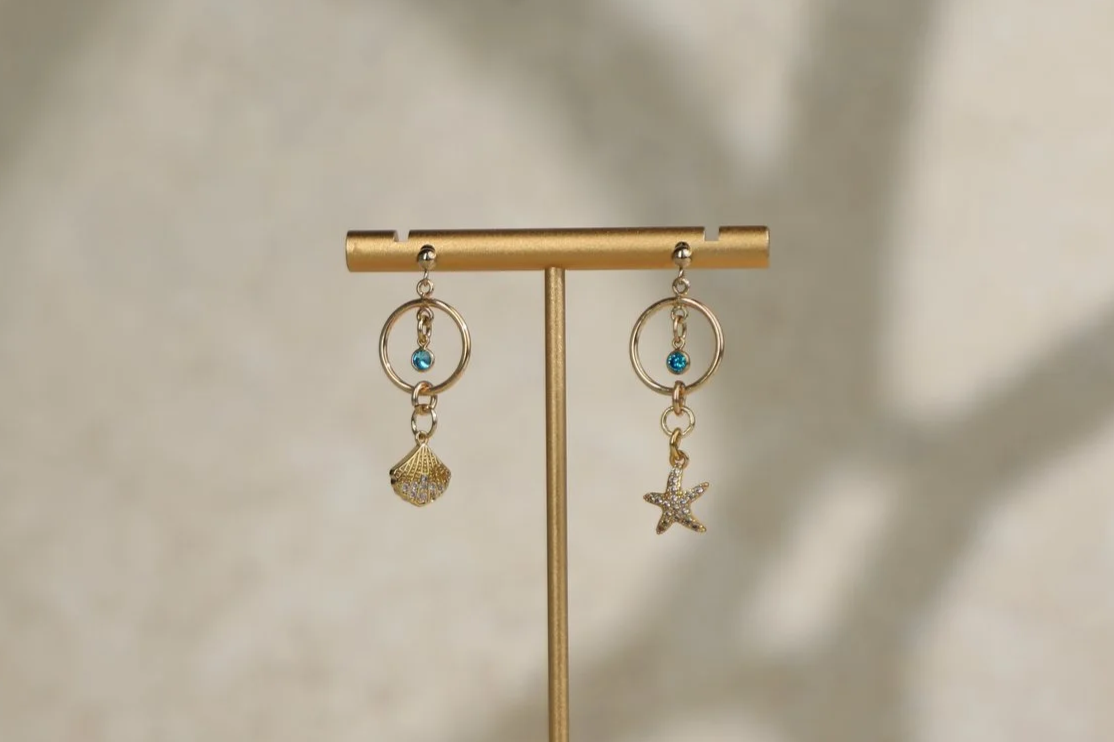 POST: BLUE BEZEL & SEASHELL EARRINGS
