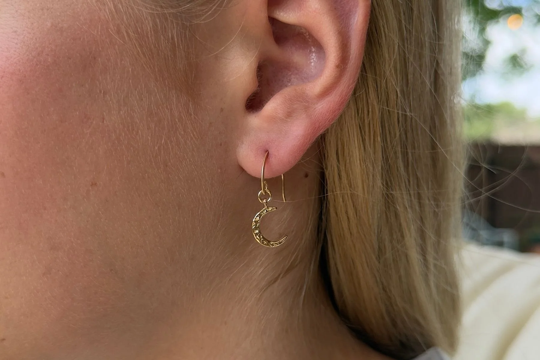 HAMMERED CRESCENT MOON EARRINGS