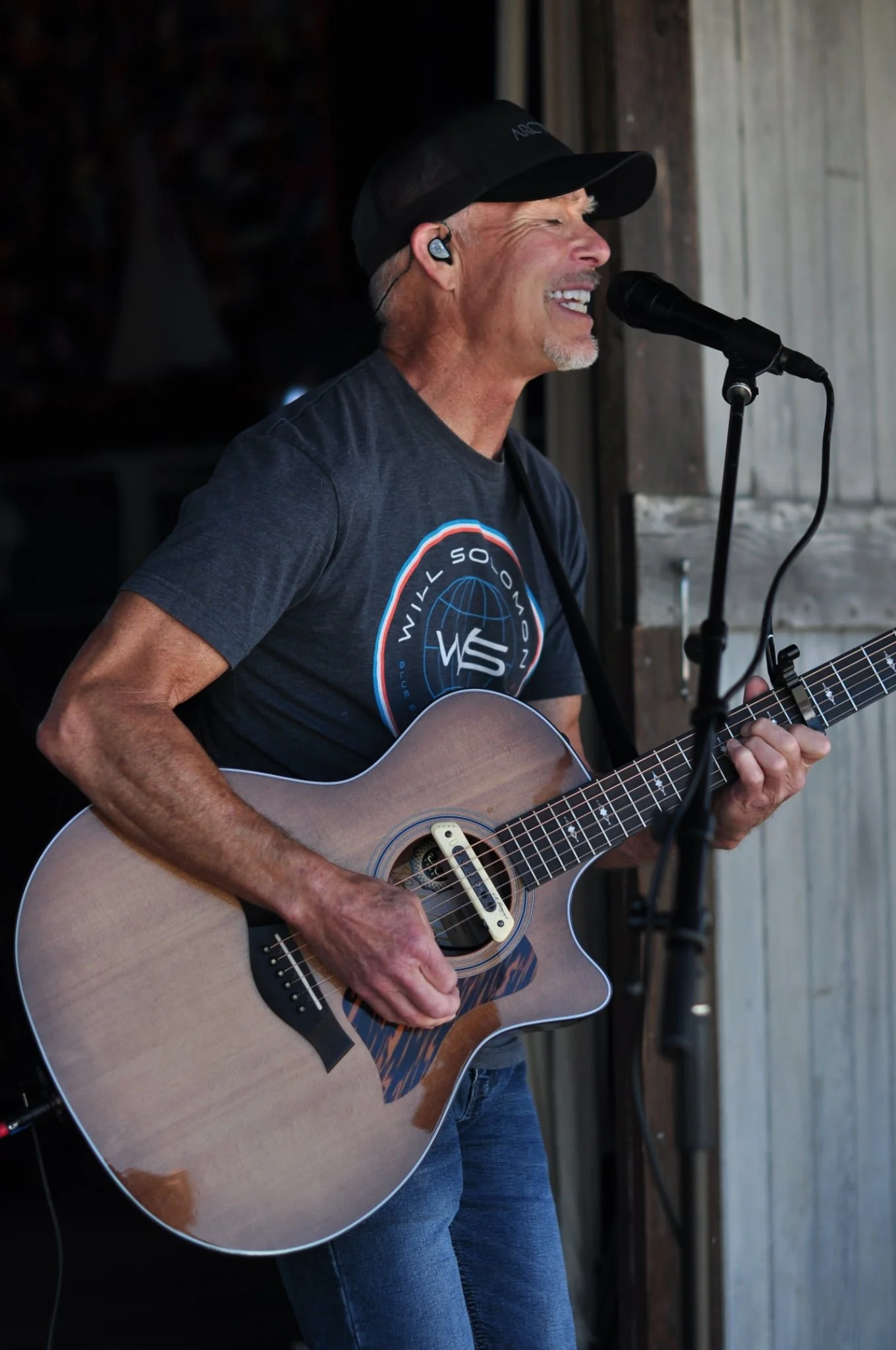 LIVE MUSIC - Keith Howard