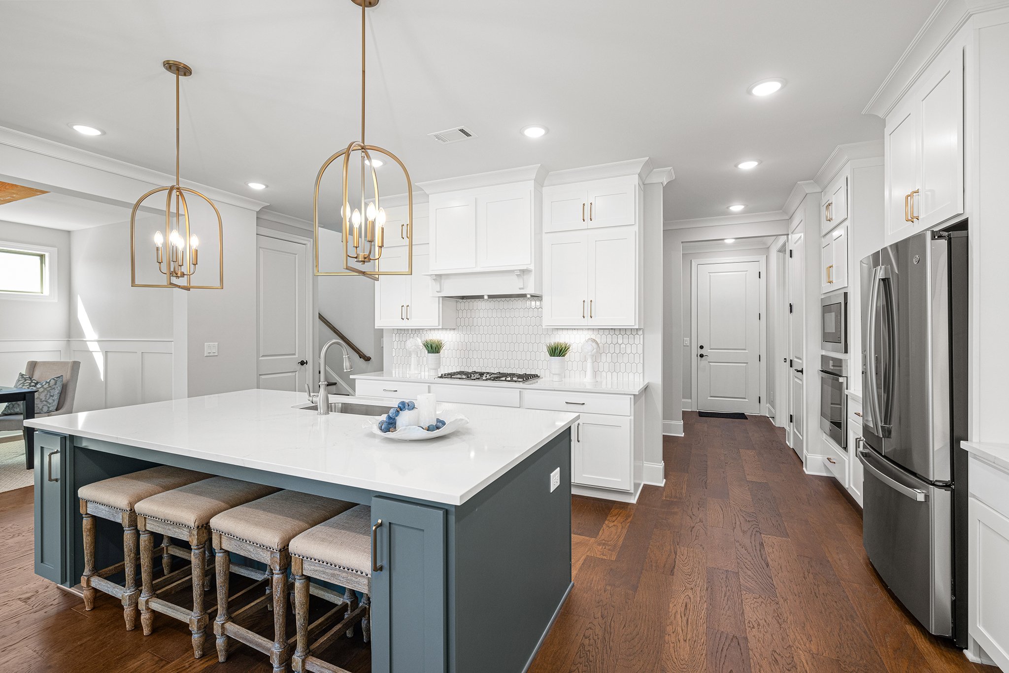 009-Kitchen with Lots of Counter Space.jpg