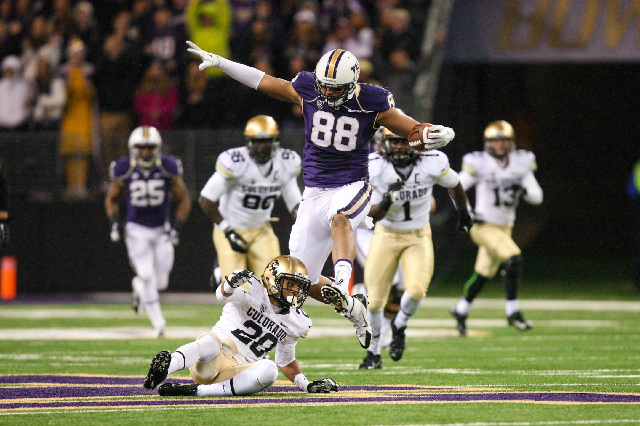University+of+Washington+Huskies+Tight+End+Austin+Seferian-Jenkins+Jumping+Over+Colorado+University+Buffalos+Defender.jpg