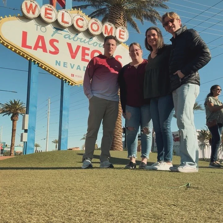 Vivaaaaa..
.
.
.
First time in Vegas and I DID lose all the money I put into the machines. But I also had such a fun time. And at one point I was up like $160! 😂 
This trip becoming reality was kismet.. my hometown friends and I had been teasing the