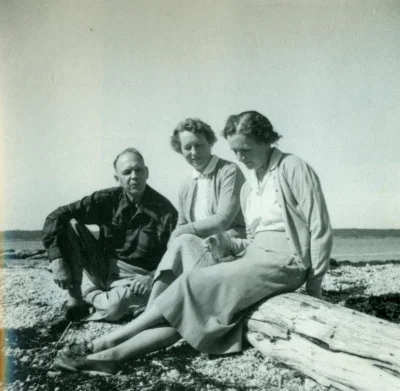 Carson with Dorothy Freeman and her husband Stan.
