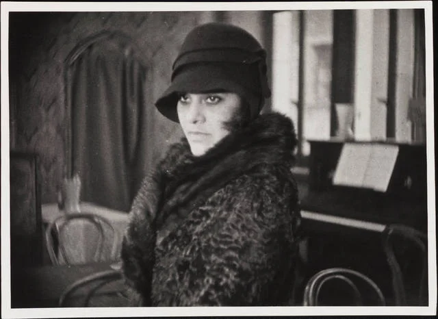 A seriously glamorous profile of Essie in the 1929 film BORDERLINE.
