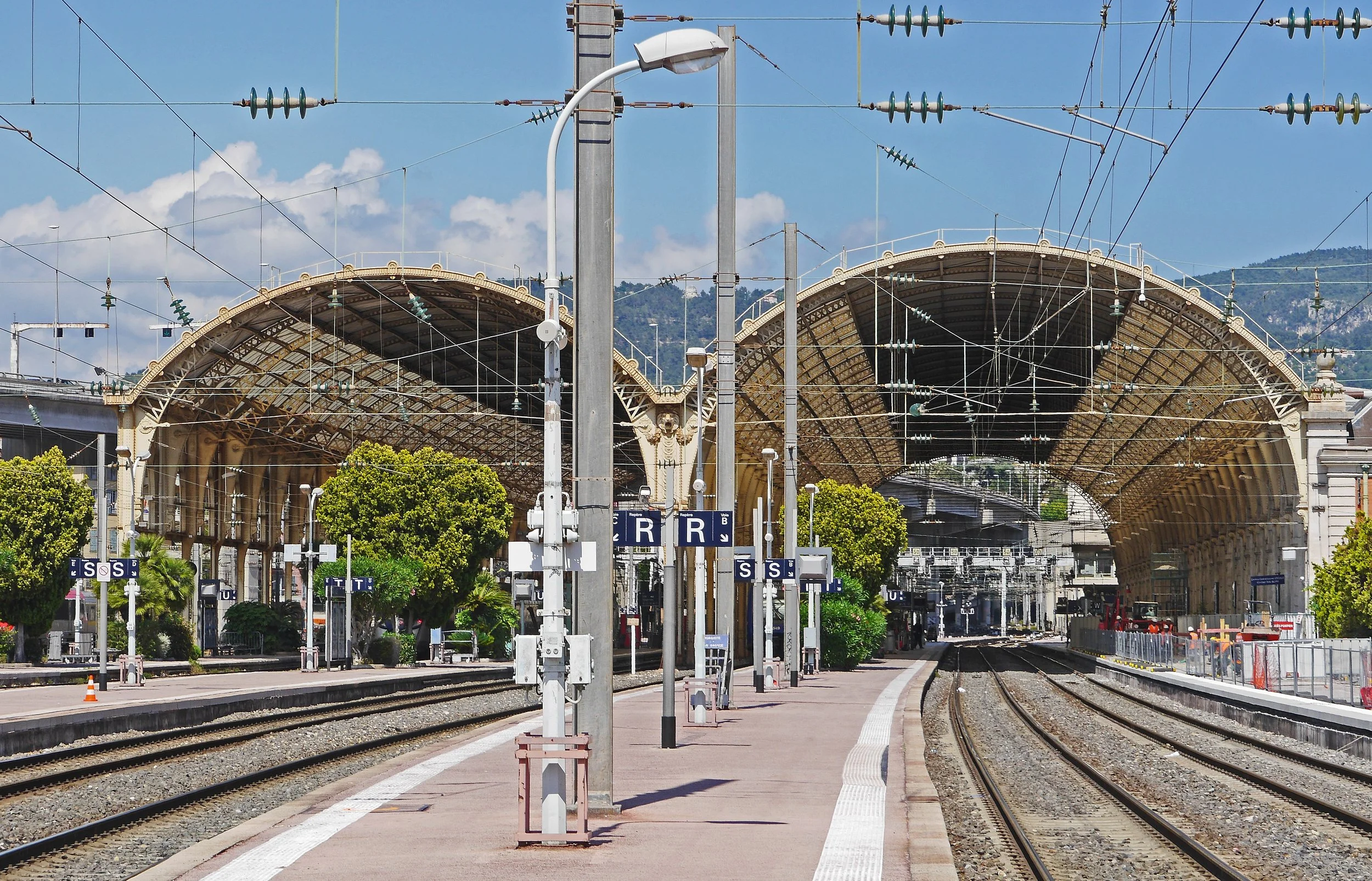 bahhofshalle-nice-central-station-big-city-163751.jpeg