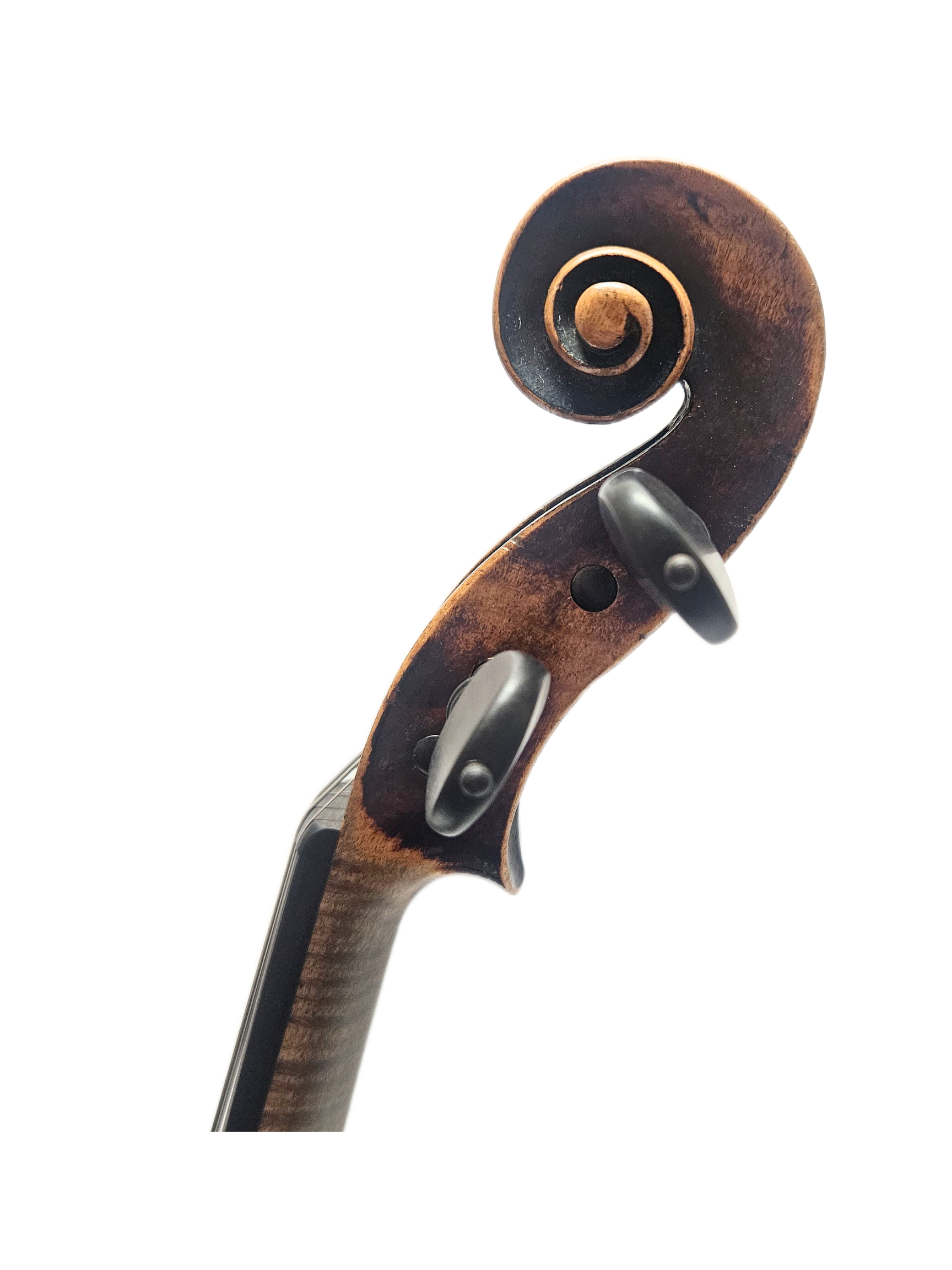 German Strad Copy wOrnate Fitting VL Scroll.png