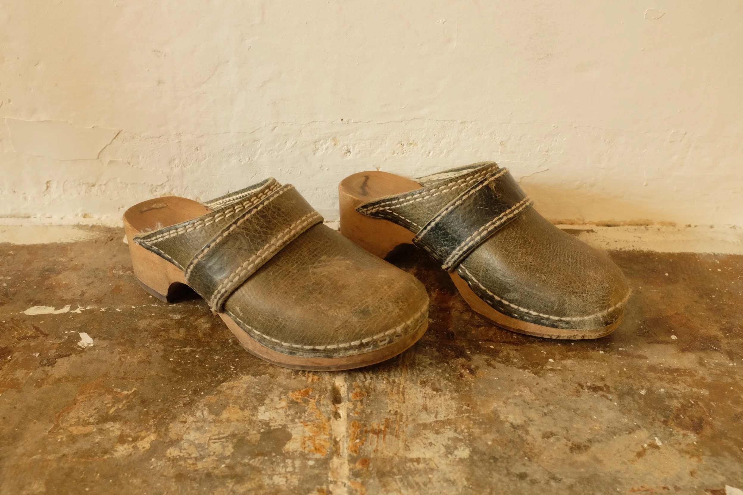 vintage clogs