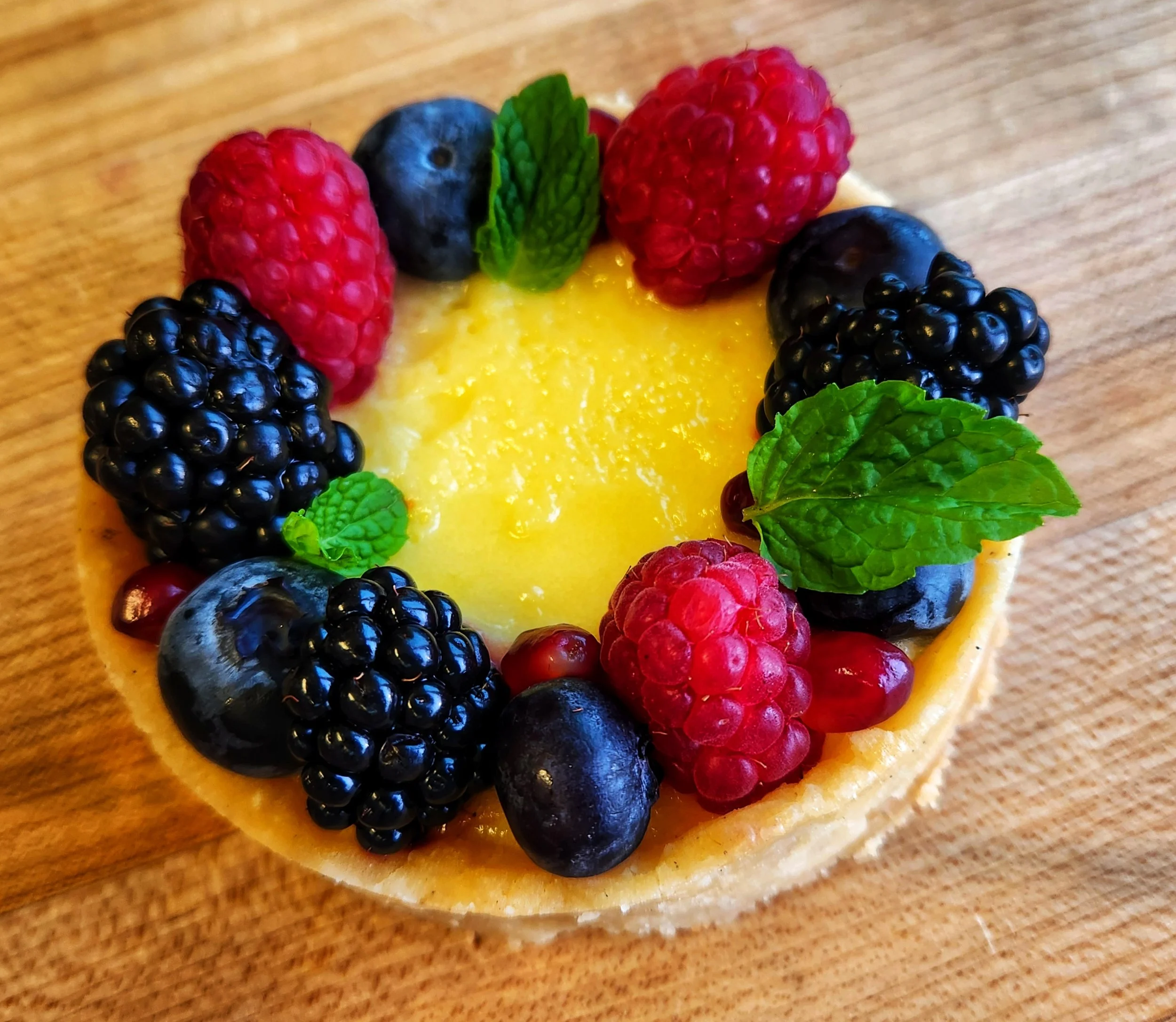 Lemon curd fruit tart