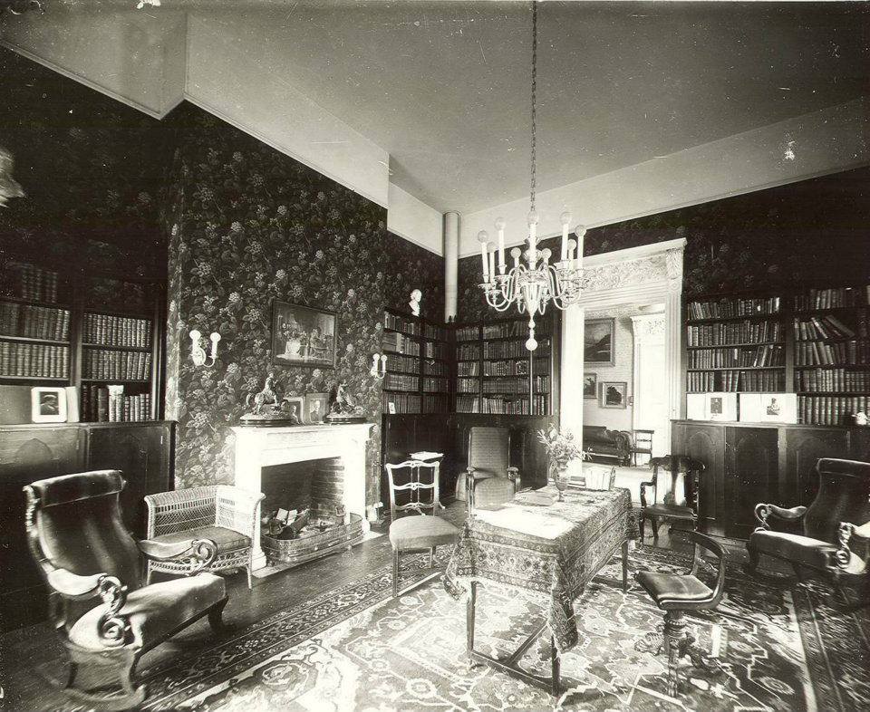 Arlington’s Library which, over the years, came to be known as one of the most extensive collections of fine literature thanks to Arlington’s many owner-book collectors. At one point, this library reportedly kept many priceless first editions, including Tom Sawyer. Some of the images you see below are of this same room as it looks today.