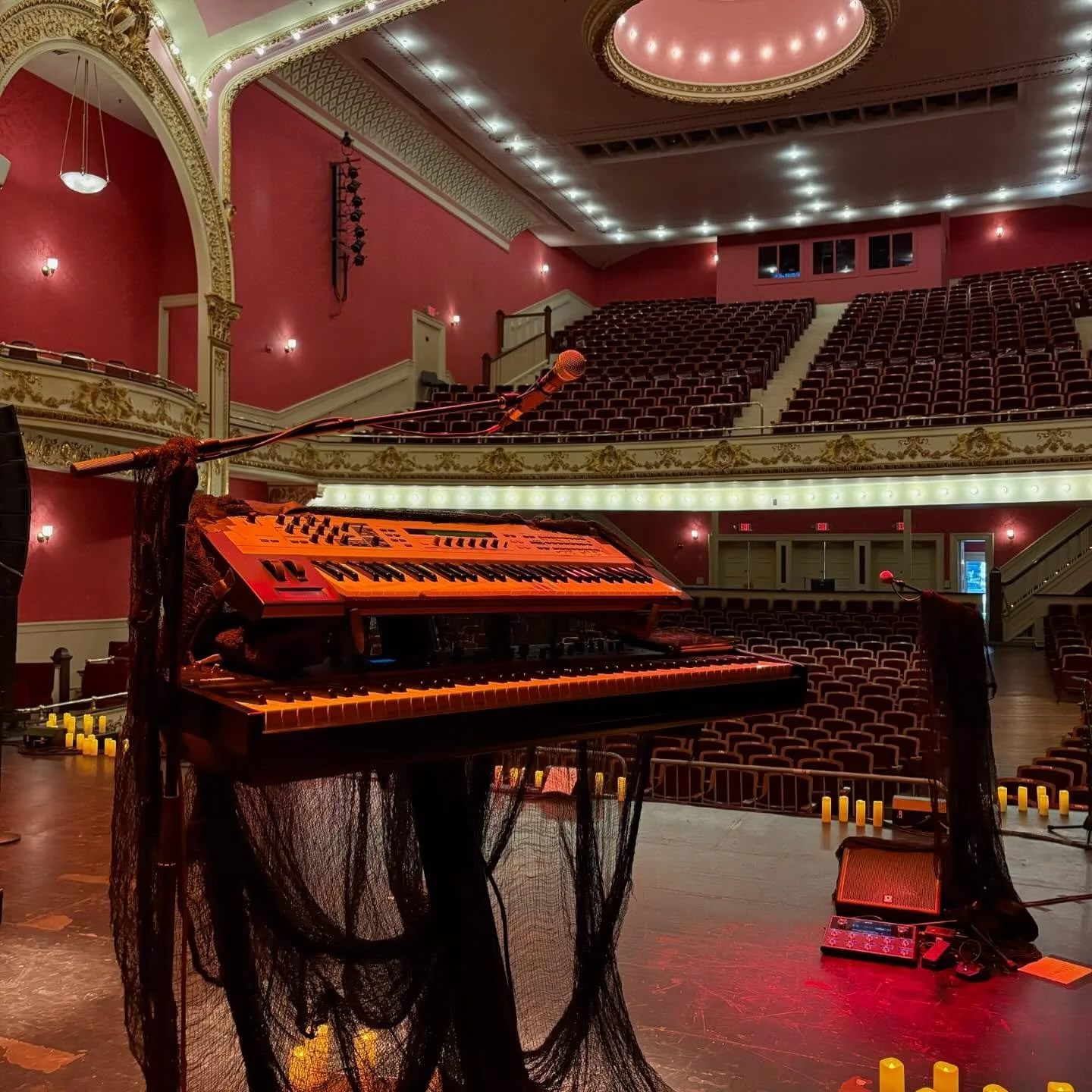 Celebrating Meat Loaf is in Rutland, VT tonight with Bat Out Of Helloween! #tourlife #meatloaf #rockyhorrorpictureshow