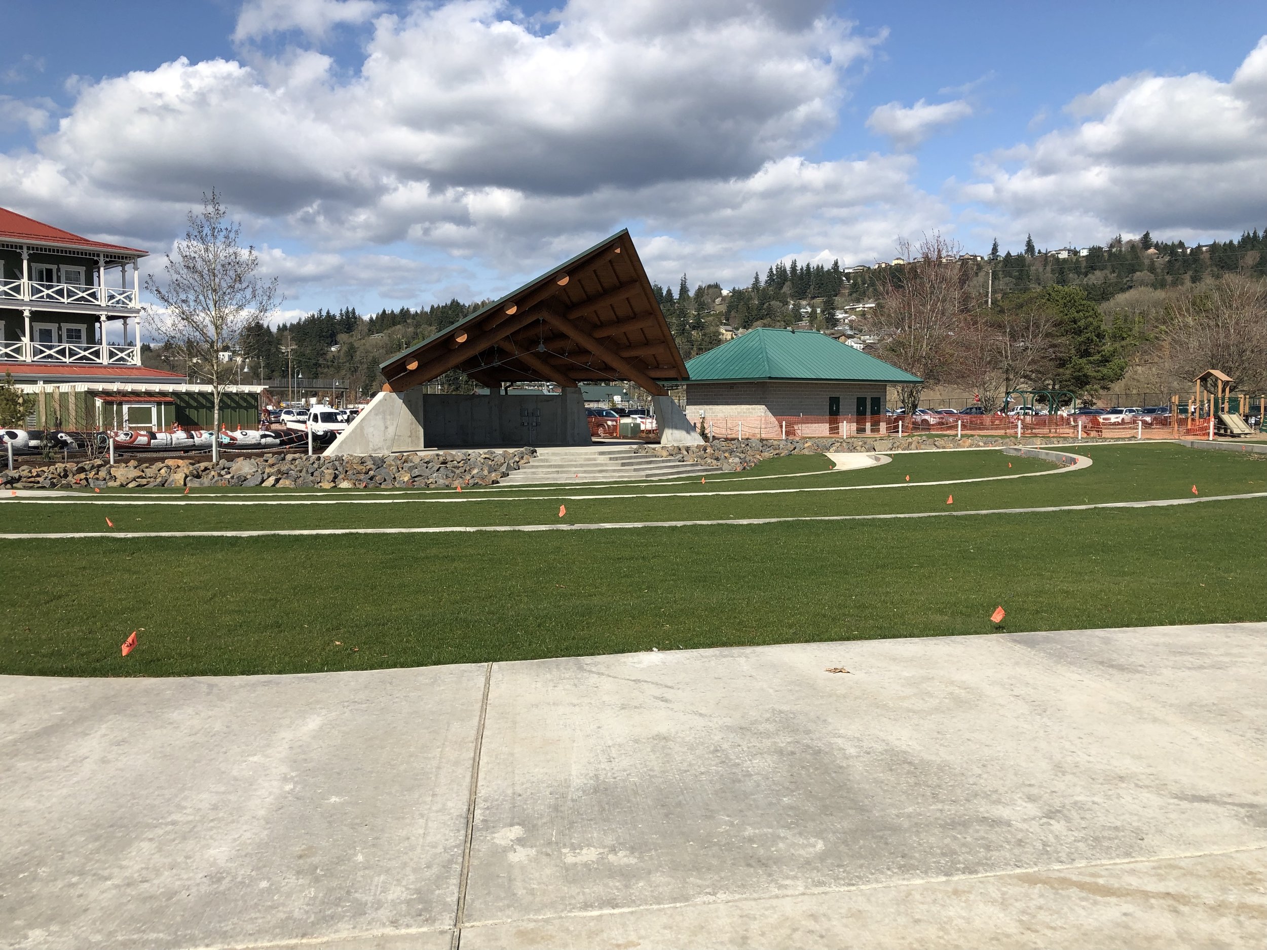  The new amphitheater next to the main hotel at McMenamin’s Kalama Harbor Lodge. You can also see the playground at the right and the start of the main hotel at the left. Great spot. Image Courtesy: Dan Meyers 