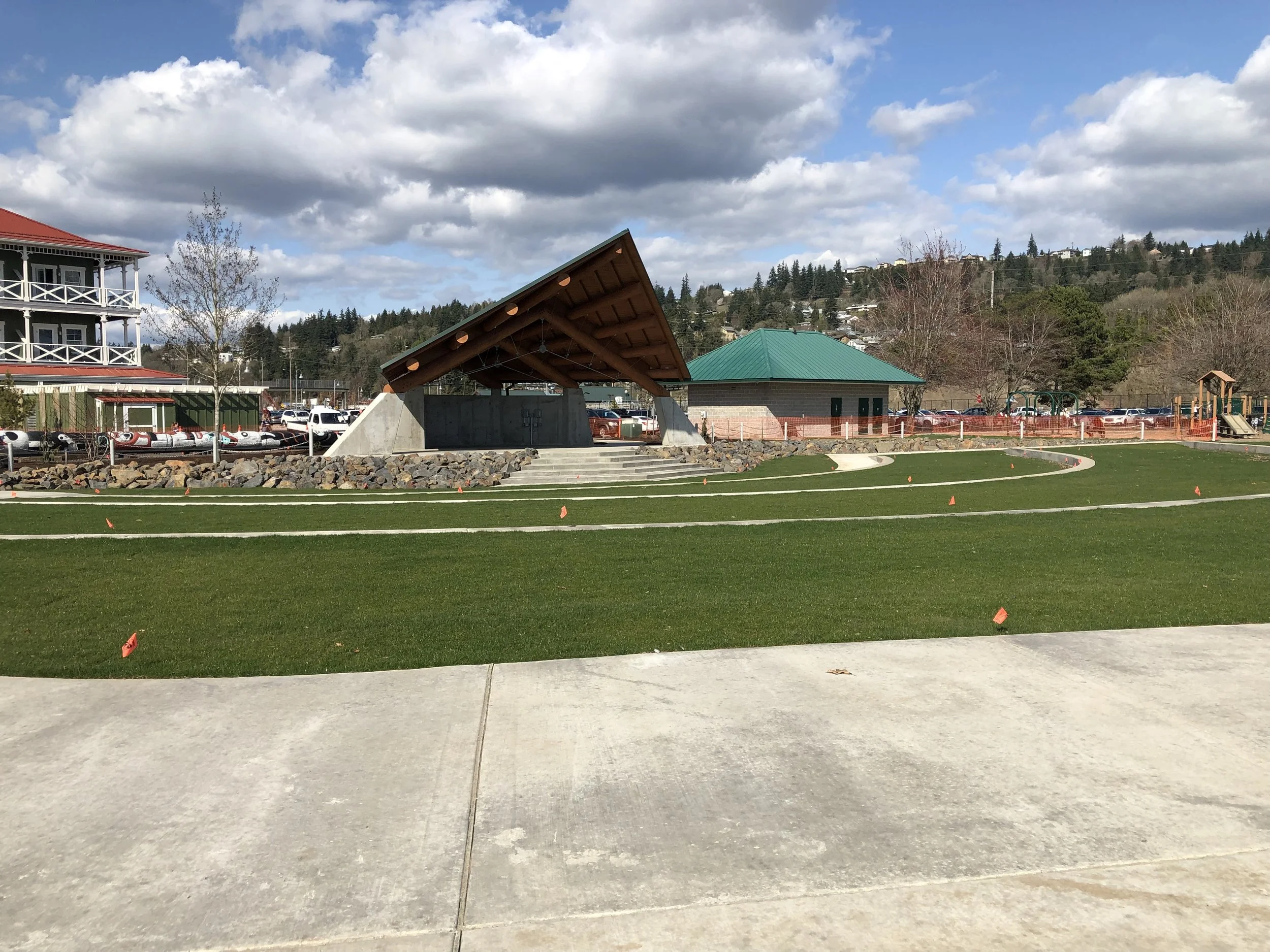 The new amphitheater next to the main hotel at McMenamin’s Kalama Harbor Lodge. You can also see the playground at the right and the start of the main hotel at the left. Great spot. Image Courtesy: Dan Meyers