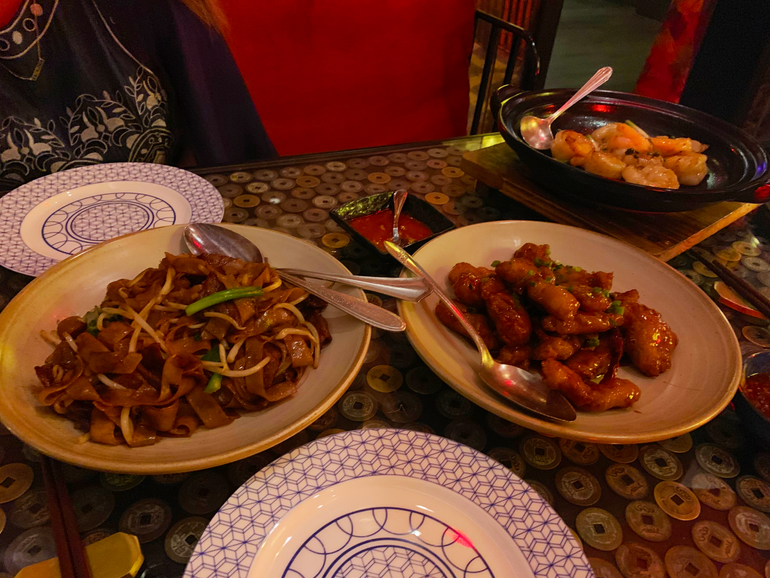 So this presentation might look like any old display of Chinese food…but let me tell you, this food alone is worth the airfare down to Vegas! Mott 32 , a Cantonese restaurant inside the Venetian, is literally mind blowing. The best food of this type I’ve ever had. Yum!!!! Image Courtesy: Dan Meyers