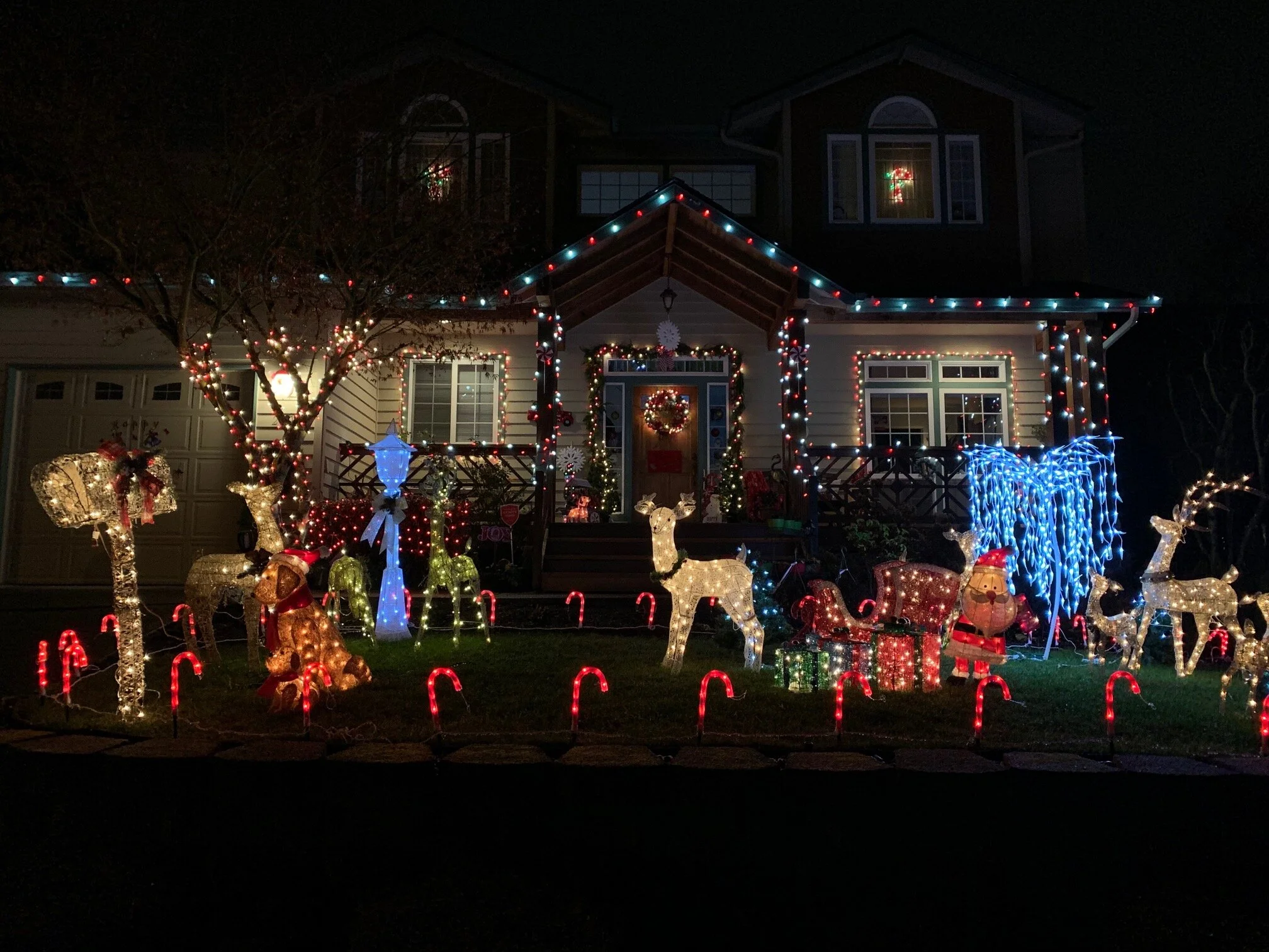  A busy but festive scene with many blinking lights! Image Courtesy: Dan Meyers 