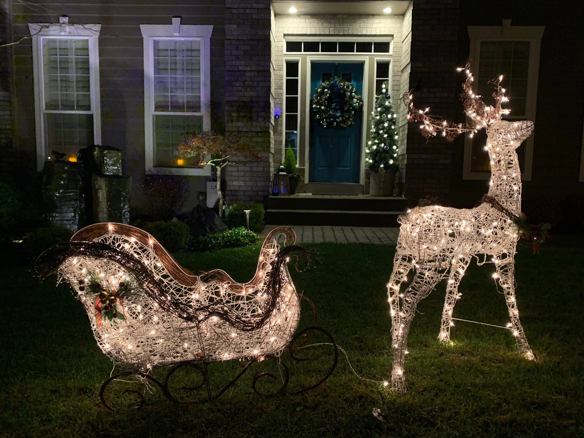  A simple and classy display. My kids would be all over that sleigh! Image Courtesy: Dan Meyers 