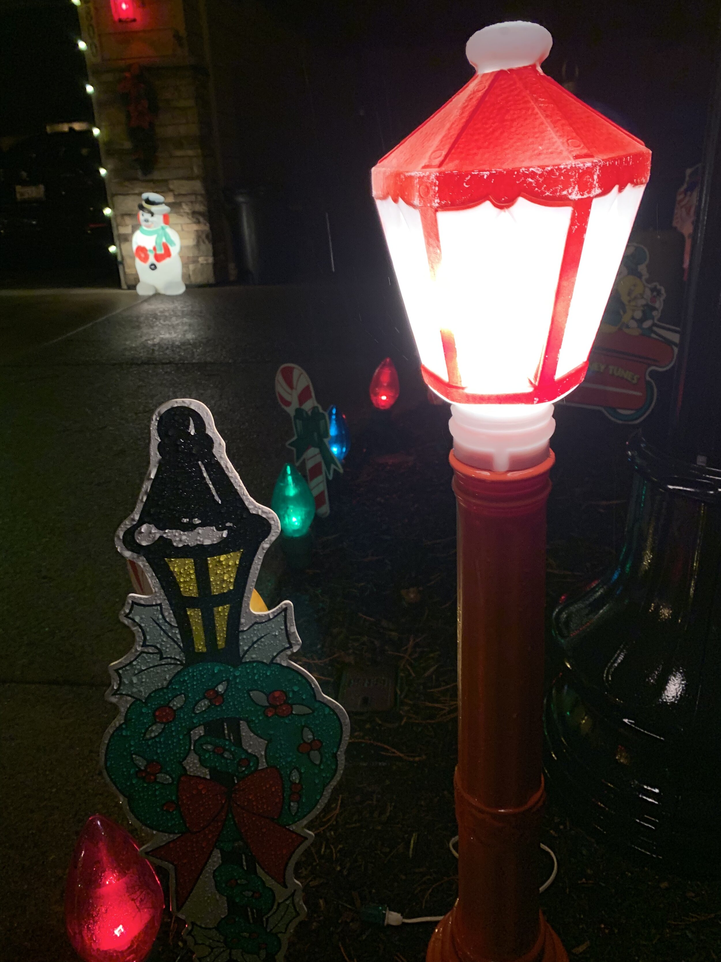  Even way off on the edges, this house had the holiday theme running on all cylinders. Image Courtesy: Dan Meyers 