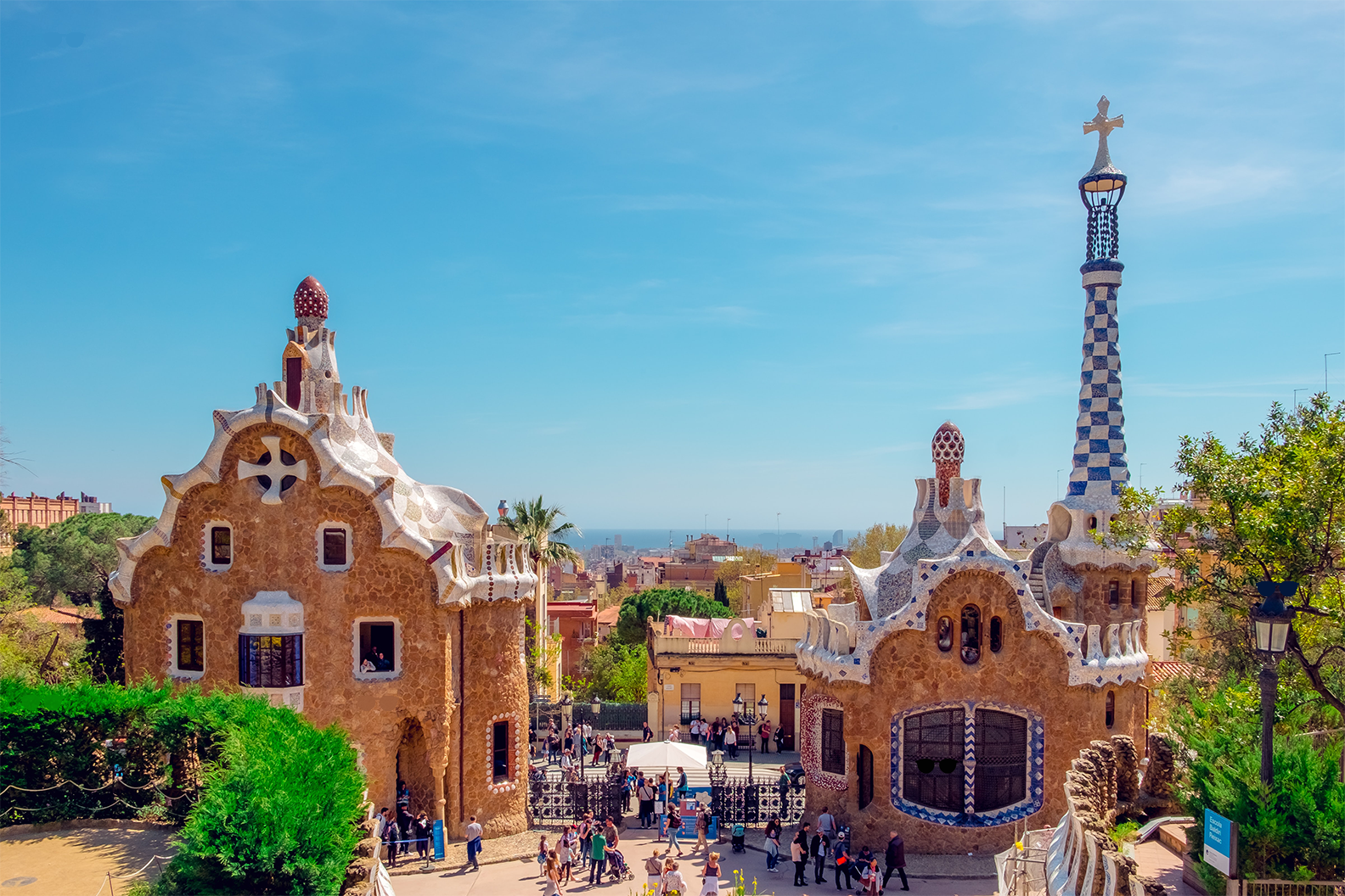 Can you find all (6) pairs of sunglasses in this scene from Barcelona, Spain? Good luck! Image Courtesy: Daniel Corneschi, Unsplash.com