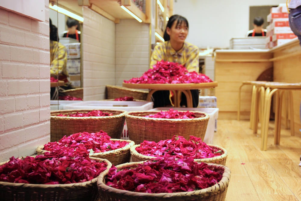 Food made from rose petals are common in Yunnan