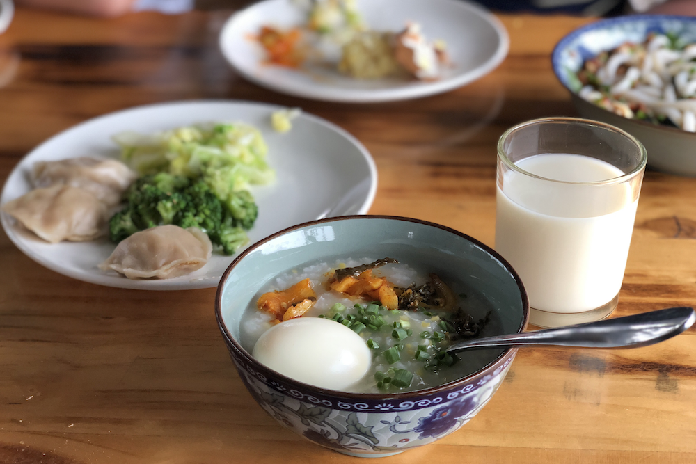 A home-style xifan breakfast on a rainy day
