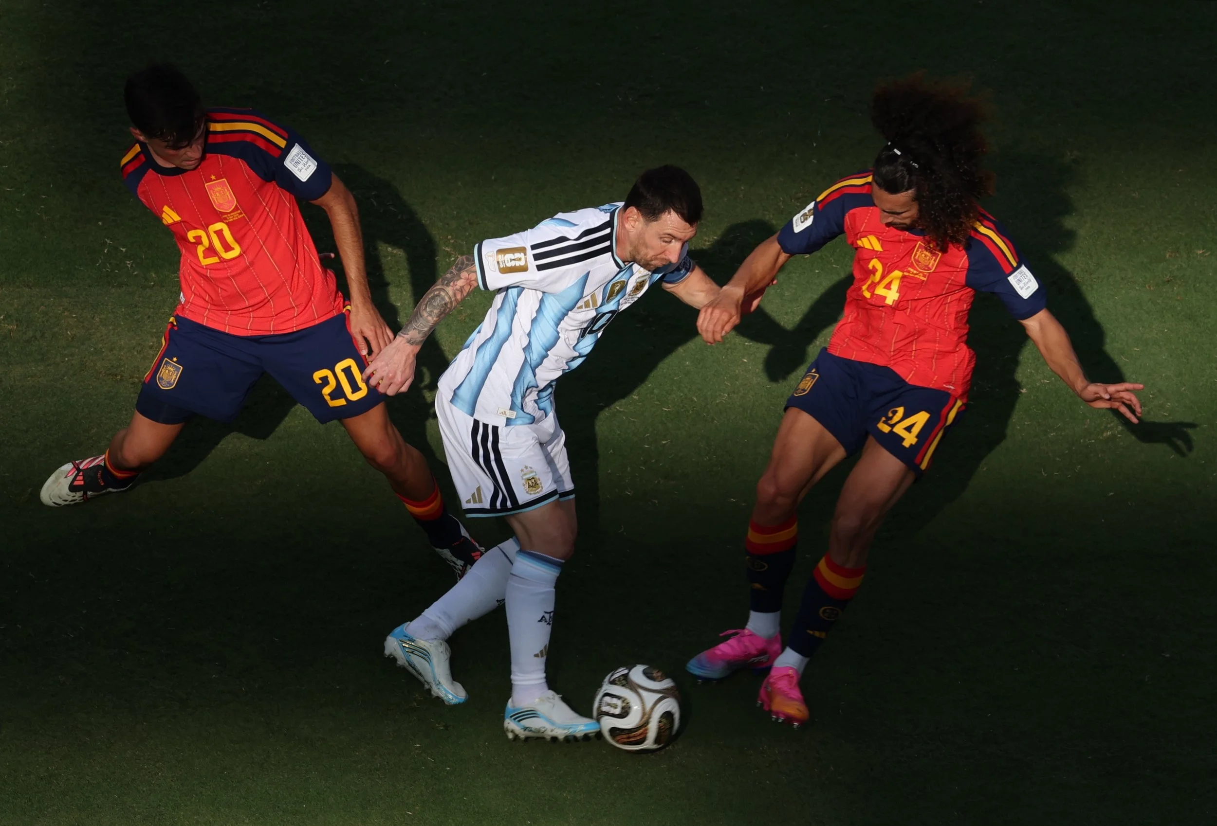  Lionel Messi of Argentina (C), Pedri of Spain (L), and Marc Cucurella of Spain (R) in action during the FIFA World Cup 2026 final match Spain against Argentina, in New Jersey, USA, 19 July 2026. 