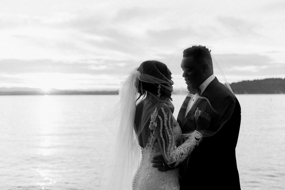 Black &amp; White Seattle Wedding Photography