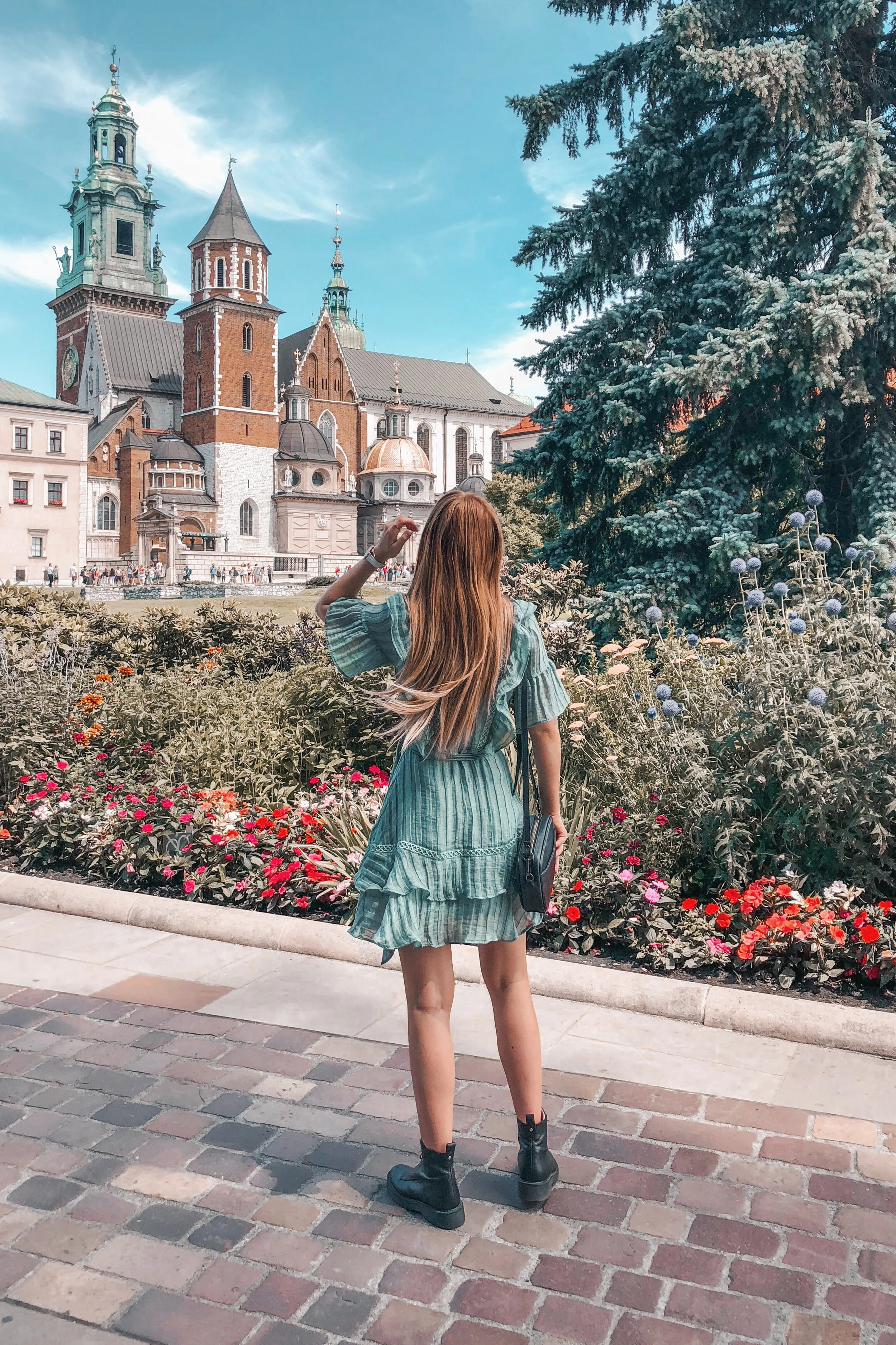 lion-in-the-wild_3-europe-instagram-outfits-cluse_4.jpg