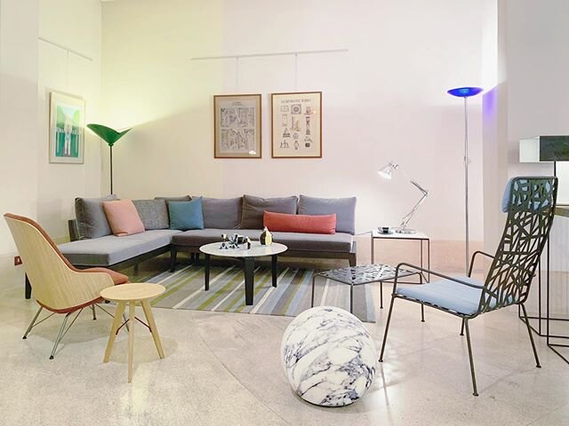 Plinio corner sofa, compact and modular, entirely handmade in solid oak wood #plinioilgiovane #baleri #arflex #zeusnoto #madeinitaly #italiandesign #design #interiordesign #interiors #lagaleriesemaan