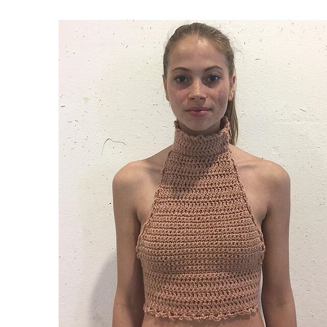 Curious #whomadeyourclothes ? This beautiful crochet top is handmade in our studio by @jessica_antonio our Portuguese designer and co-founder of @jantdesign 🌸