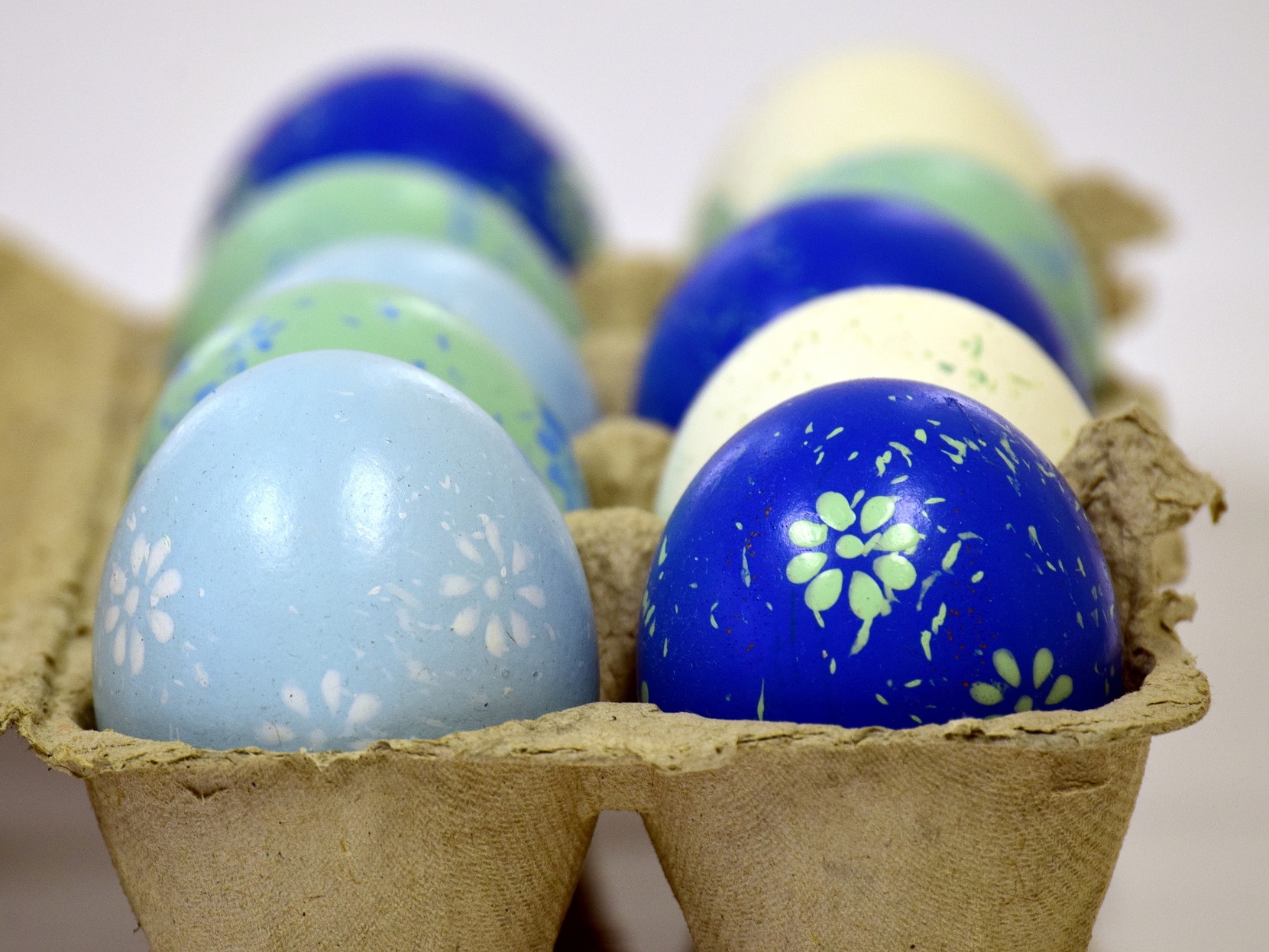 easter-eggs-3068111_1920.jpg