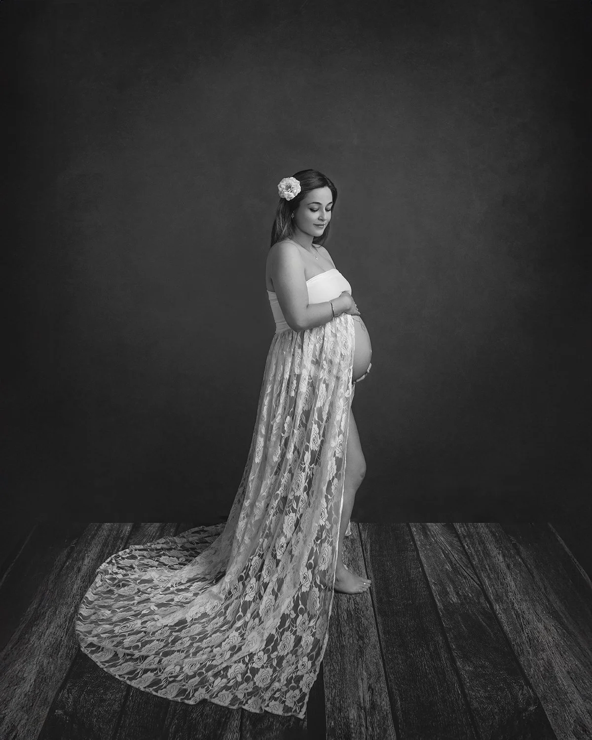 maternity_studio_perth_photographer_epicc_photography_BW_portrait.jpg