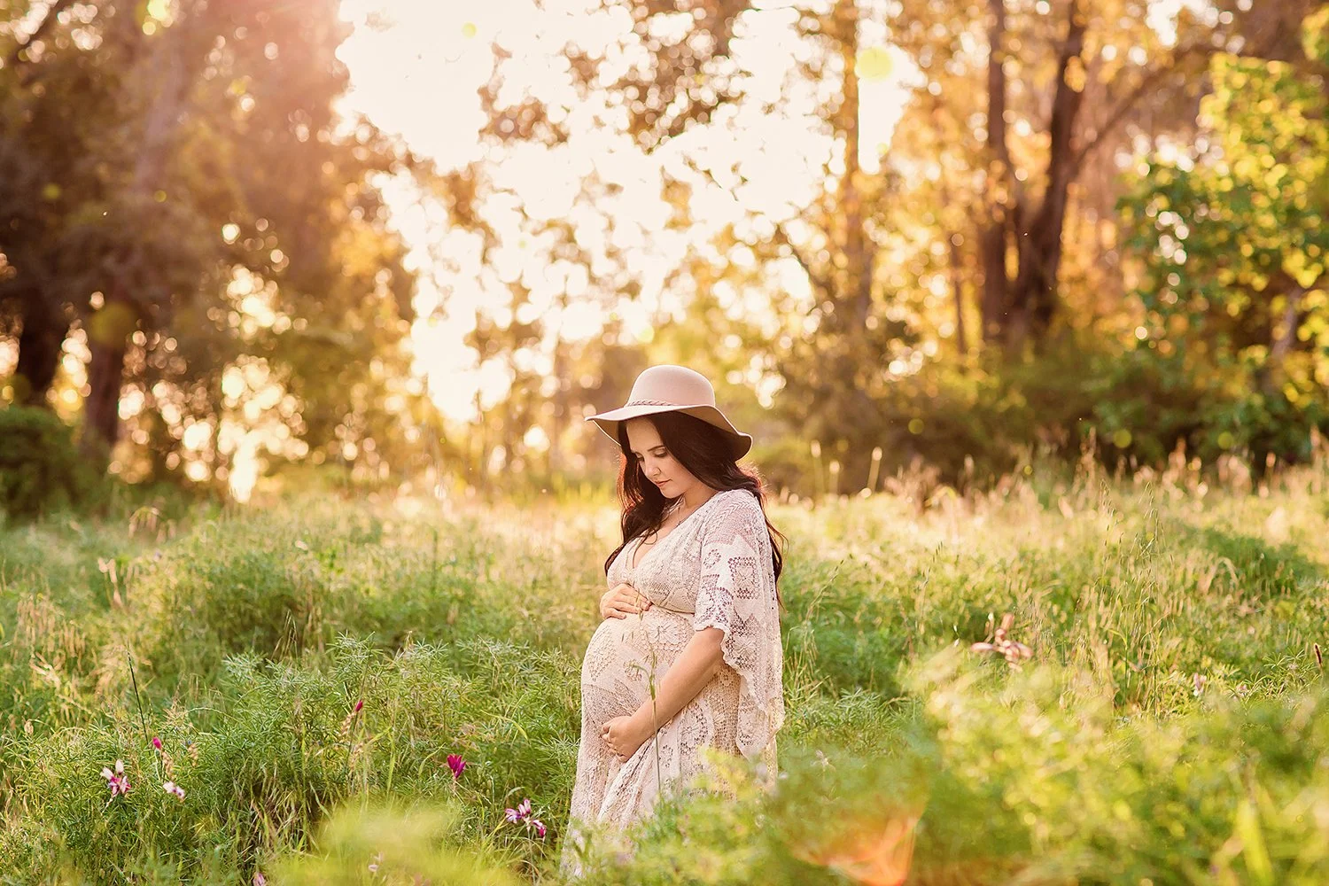 perth_maternity_motherhood_portrait_epicc_photography_golden_hour_sunset_session.jpg