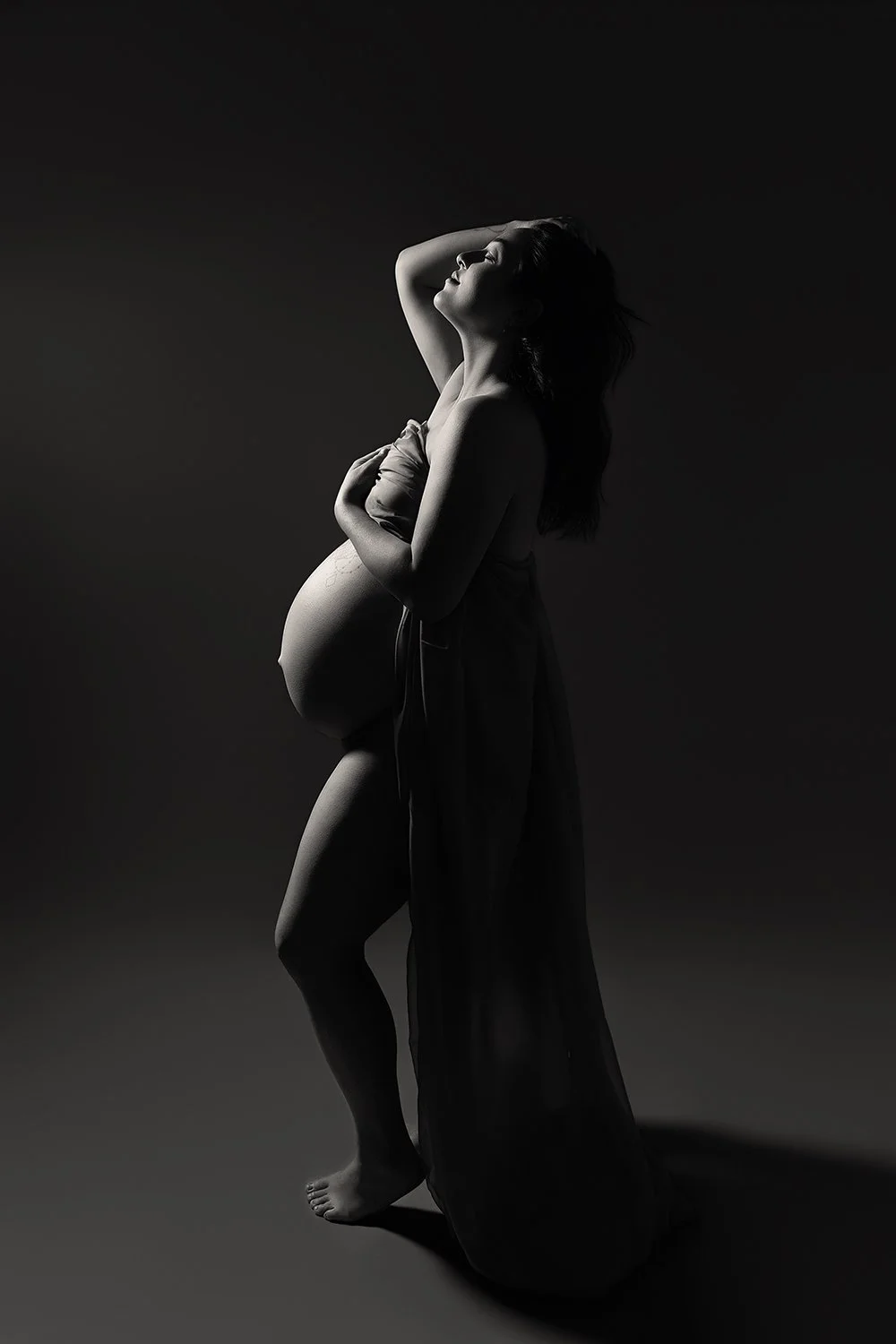 maternity_motherhood_studio_perth_photographer_epicc_photography_BW_backlit.jpg