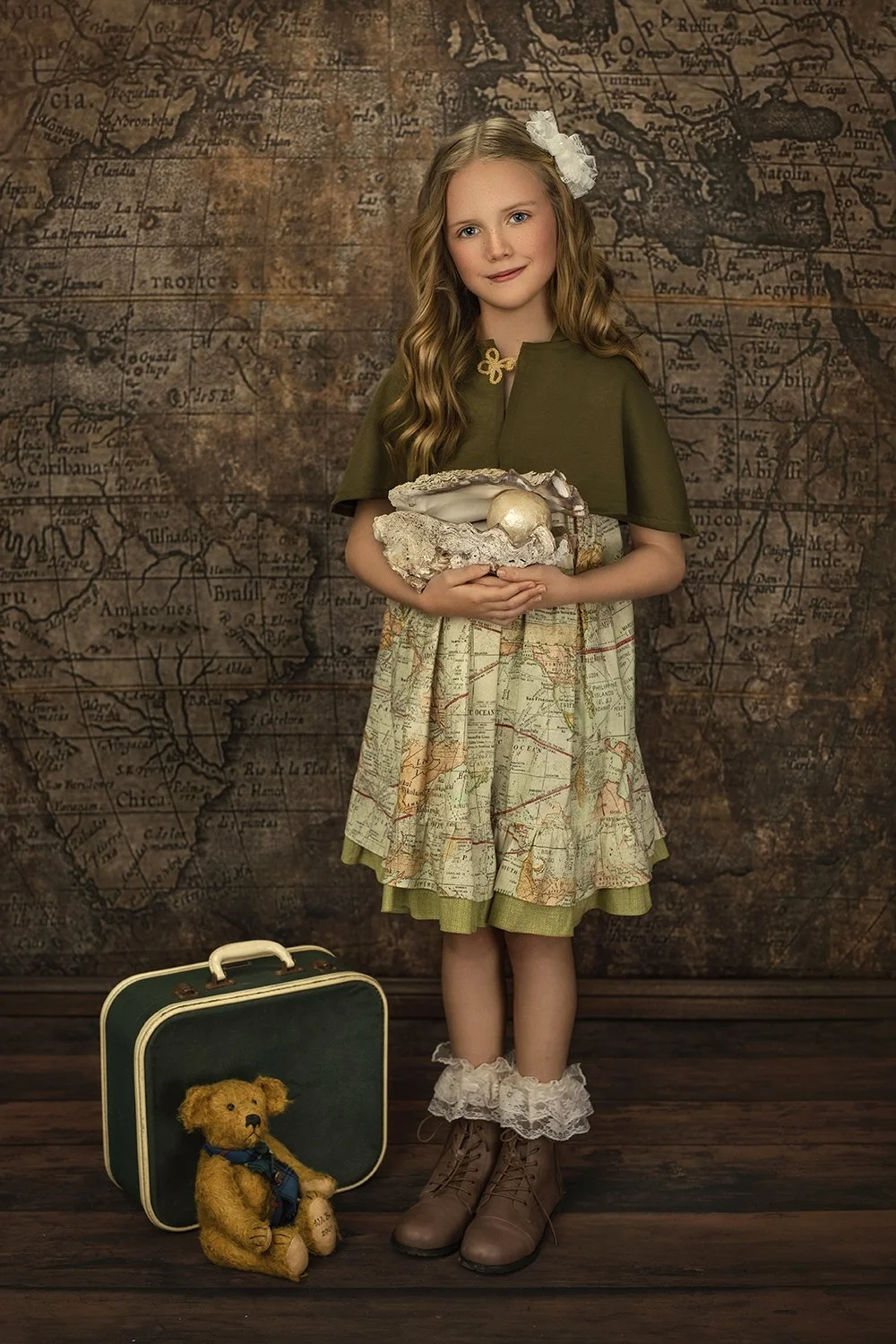 Perth-photography-studio-childrens-photographer-fine-art-portrait-the-world-is-her-oyster.jpg