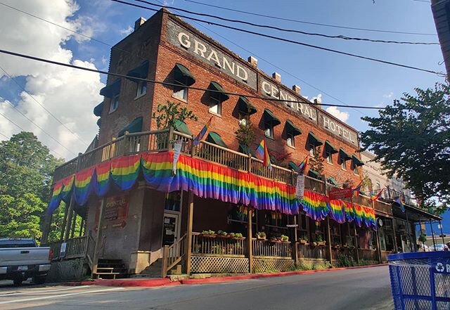 We sure are missing our parades, especially during Pride month. Regardless, Eureka Springs proudly welcomes ALL visitors year round. And social distance guidelines can't keep us from decorating! &hearts;️🖤🤍💙💚💛💜