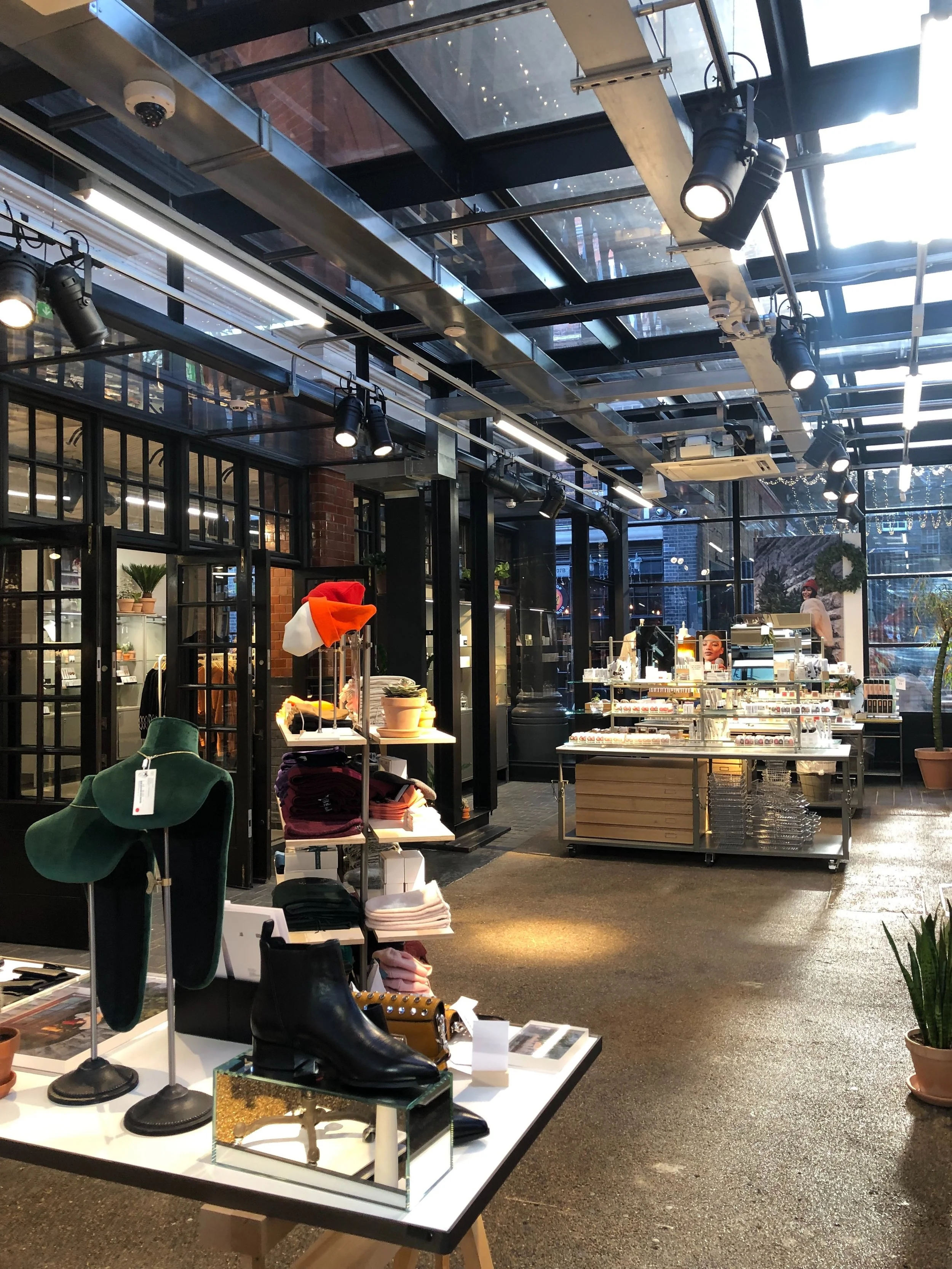 109_Commercial_Street_01.jpg