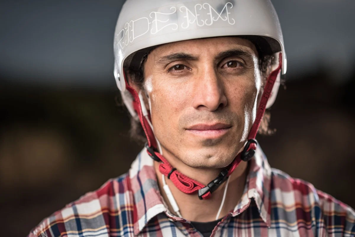© Michael Clark Use flash with a large aperture with a narrow depth of field.