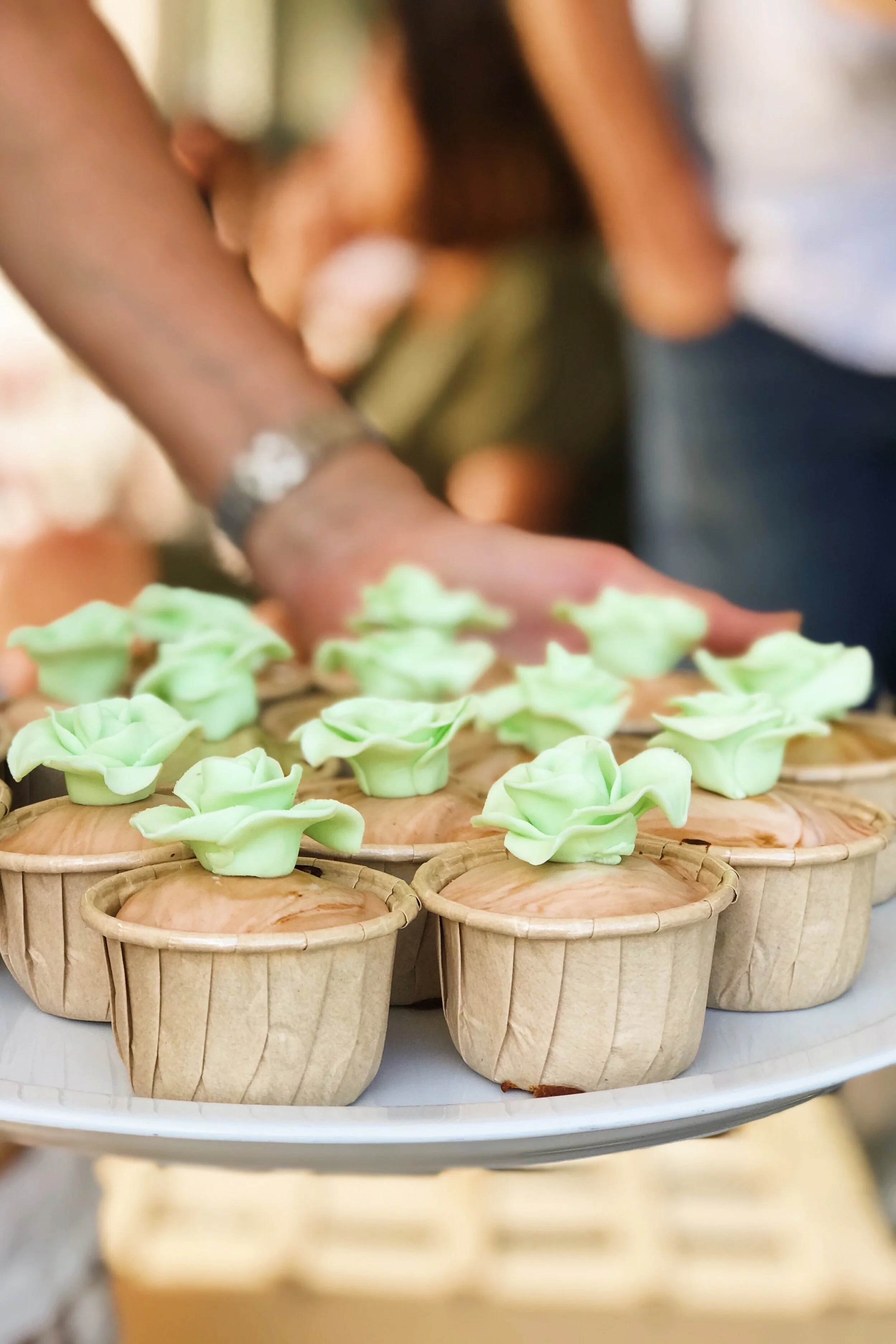 Those cute cupcakes were made by Amour Patisserie.