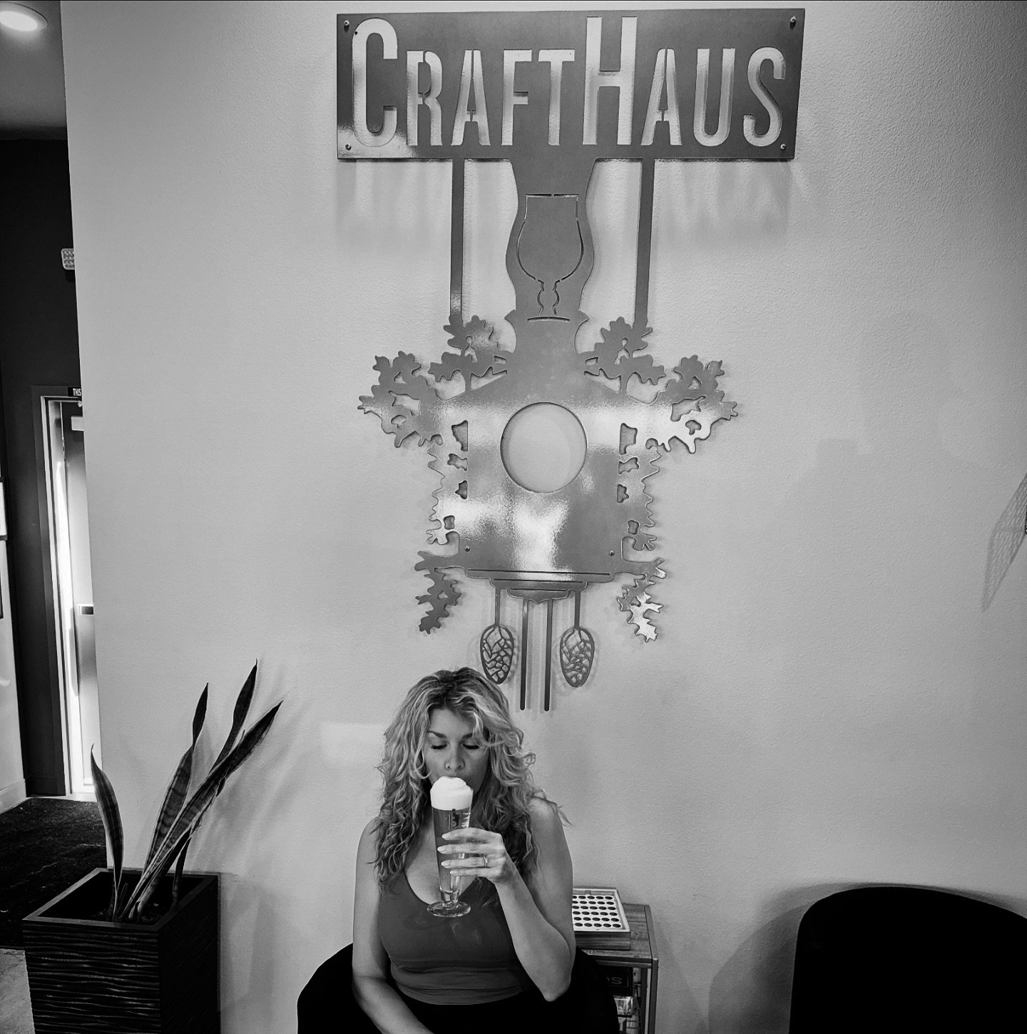 A slow pour pils in Sin City?? Why, yes, at @crafthaus of course! 

Located off the strip in the vibrant arts district (think: the North Park SD version of Las Vegas) is a dope little spot that&rsquo;s serving up an array of beer styles with a smile.