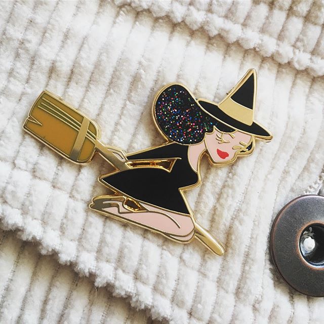 Not gonna lie I&rsquo;m so totally ready for fall now!! Especially since the cutest little parcel of Halloween goodies arrived today from @anndanger 🧡🧡🧡🧡🧡 I just love my little sparkle witch pin 💕💕💕 .
.
.
.
.
.
.
.
.
🧡✨🍂🍁🍎
#itbegins #pump